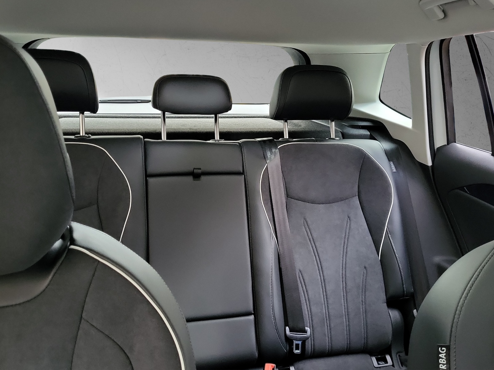 VW Tiguan Elegance 2.0TSI 204PS 4Motion DSG-image-10