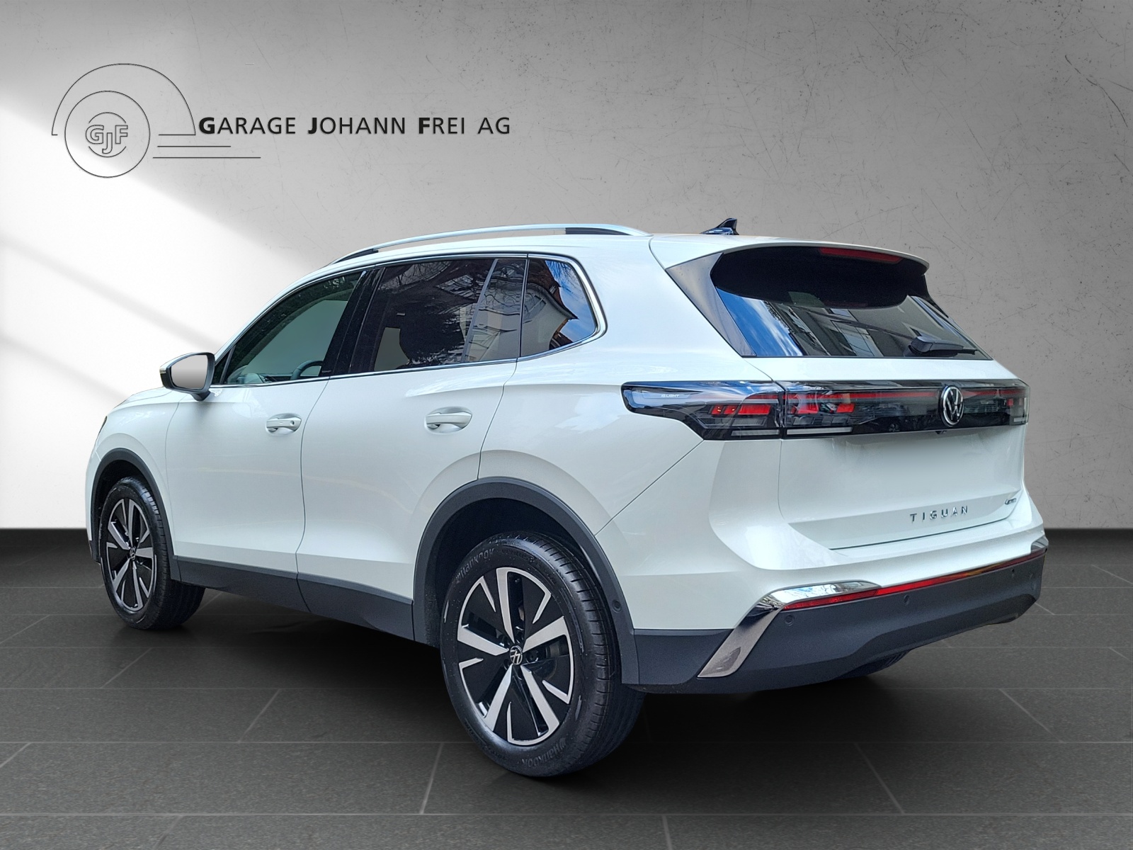 VW Tiguan Elegance 2.0TSI 204PS 4Motion DSG-image-2