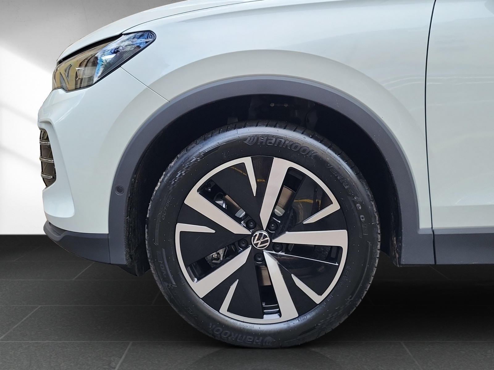 VW Tiguan Elegance 2.0TSI 204PS 4Motion DSG-image-18