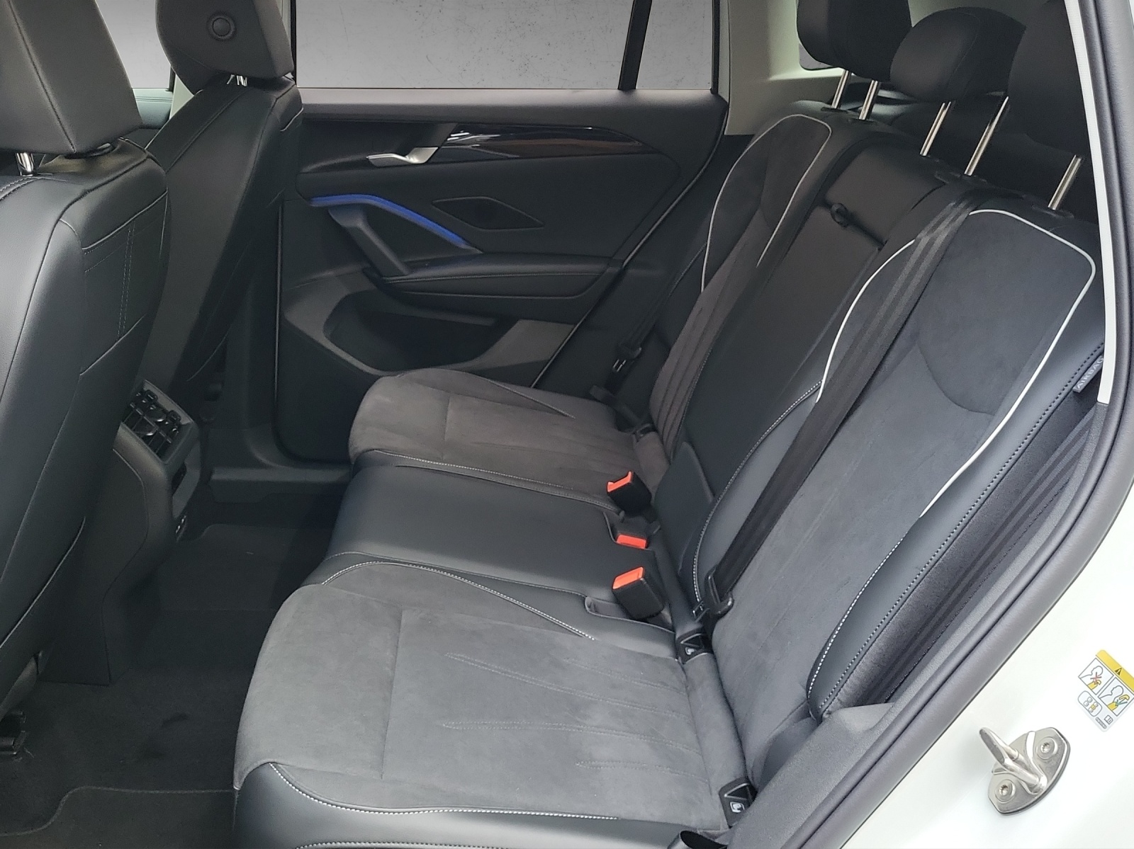 VW Tiguan Elegance 2.0TSI 204PS 4Motion DSG-image-16