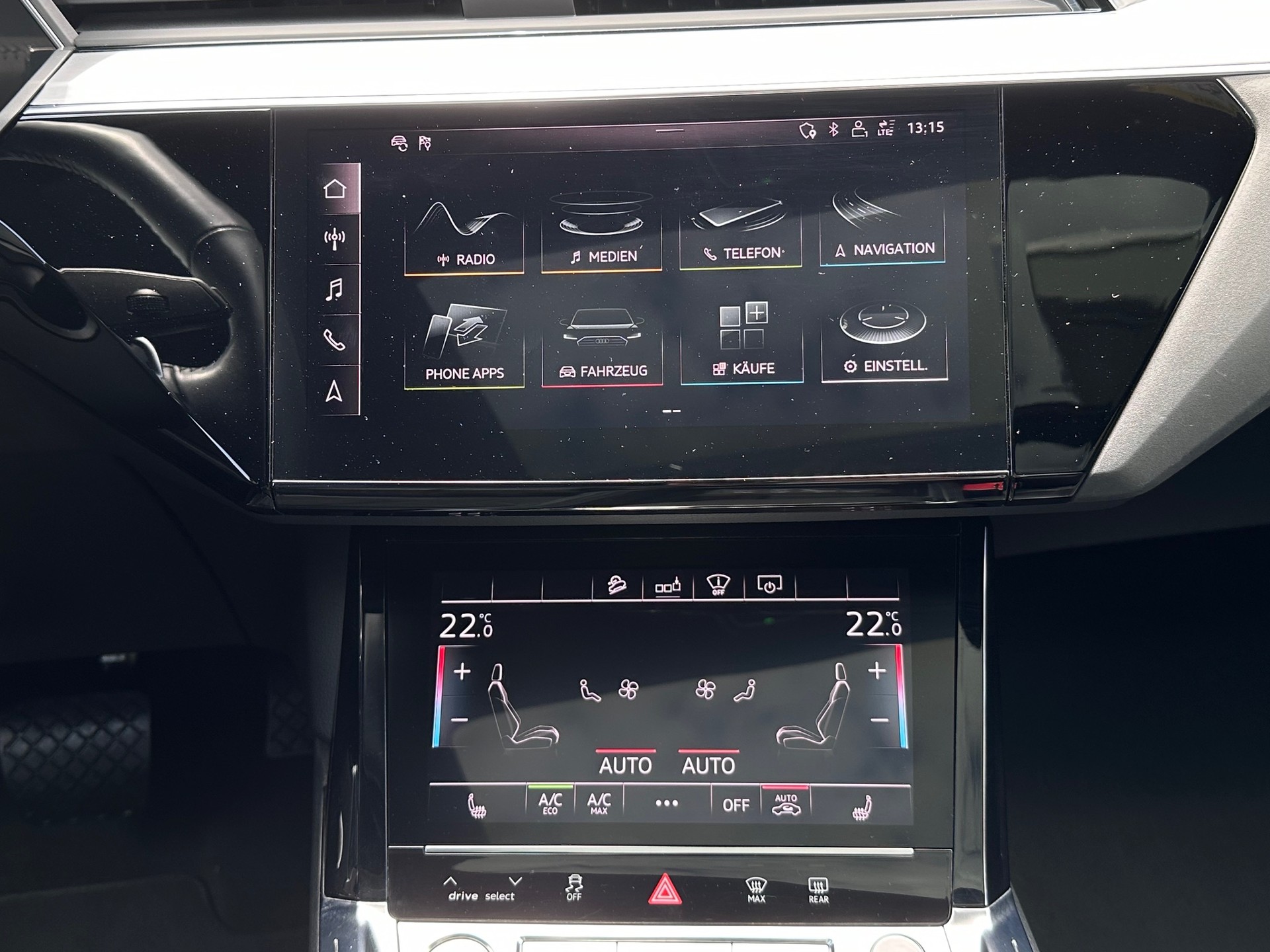 AUDI e-tron 55 Advanced quattro-image-6