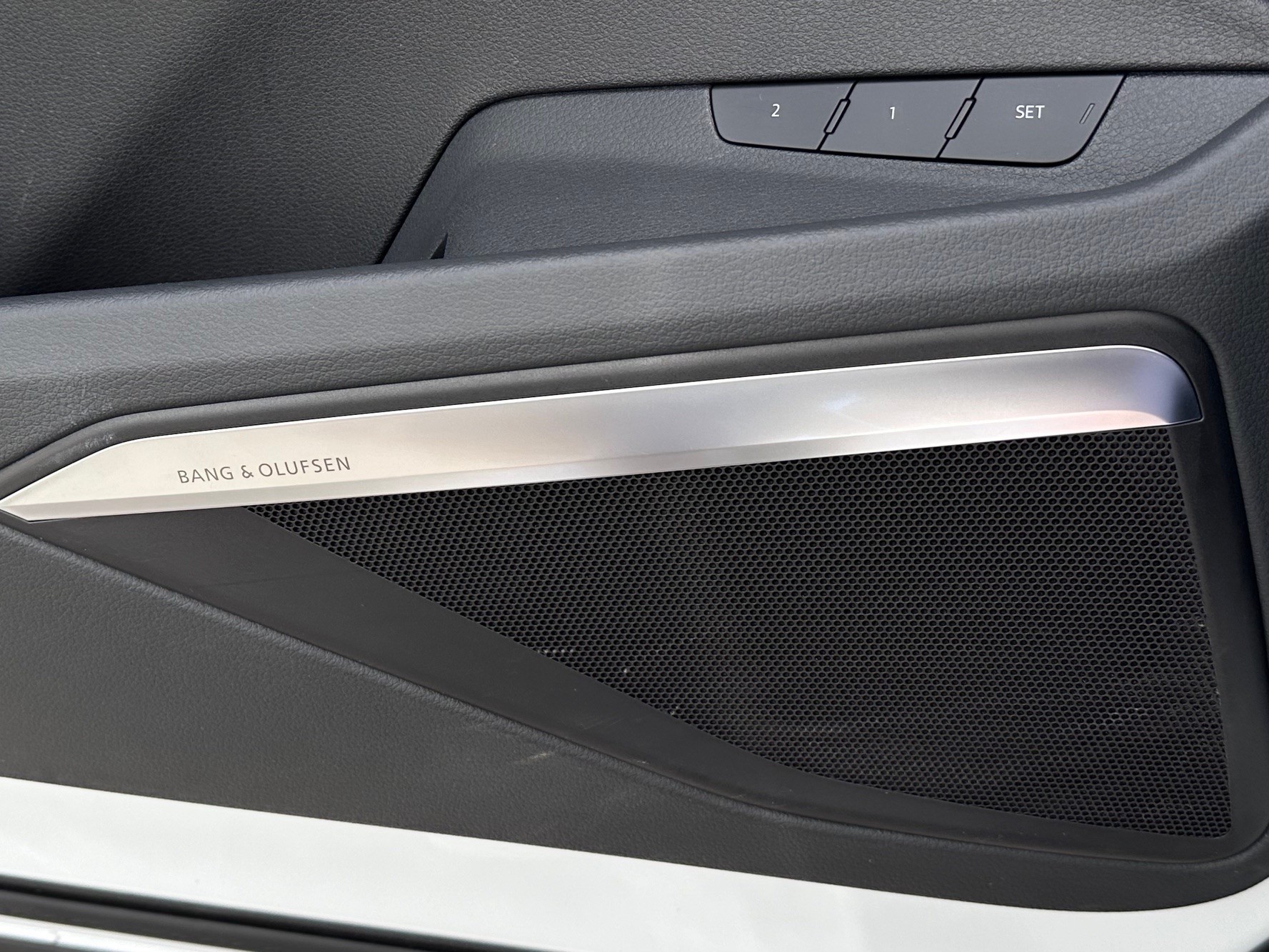 AUDI e-tron 55 Advanced quattro-image-12