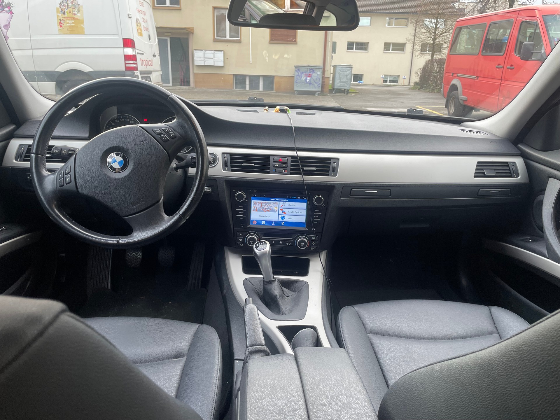 BMW 318i Touring-image-6