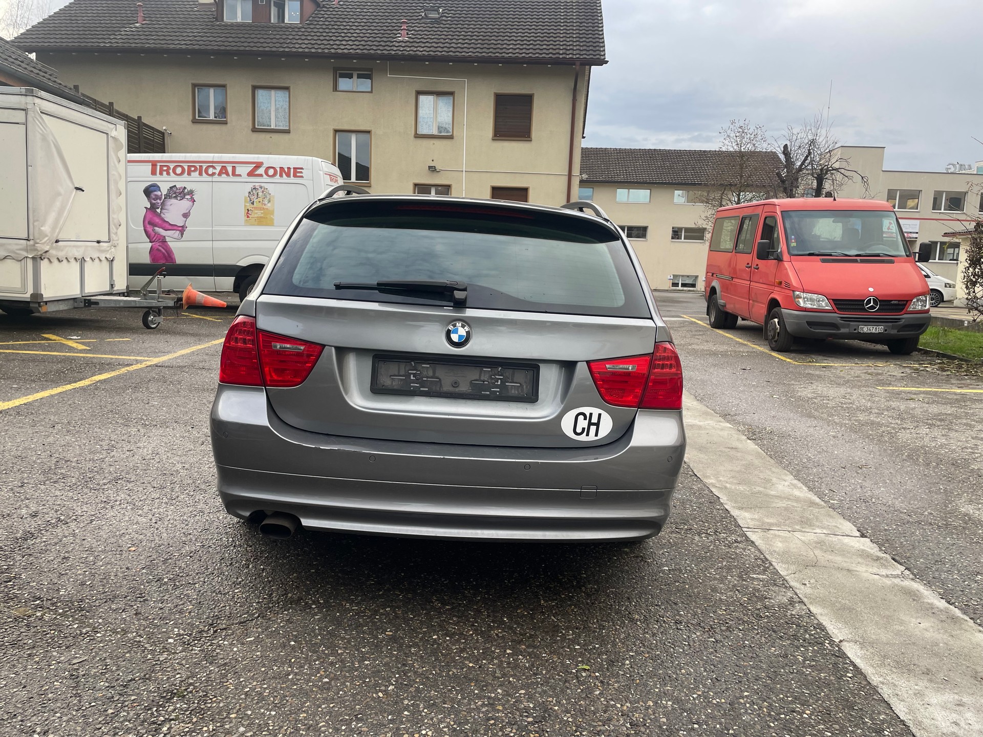 BMW 318i Touring-image-3