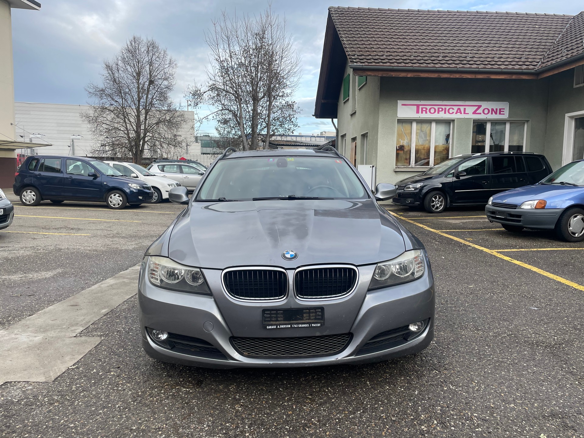 BMW 318i Touring-image-0