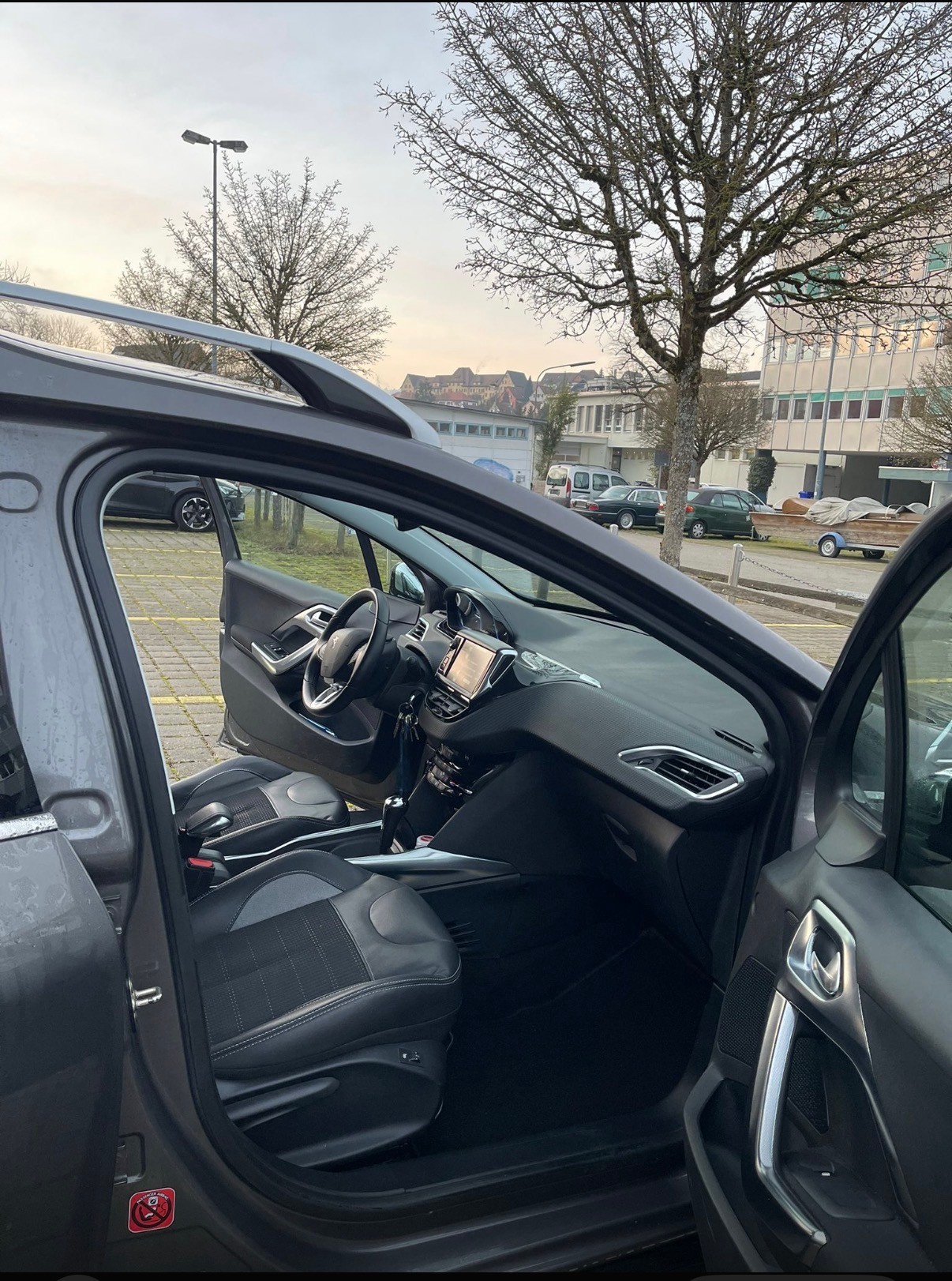 PEUGEOT 2008 1.6i-image-2