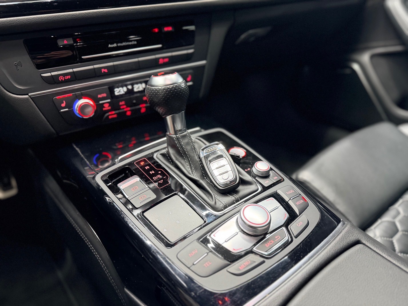 AUDI RS6 Avant 4.0 TFSI V8 p-image-10