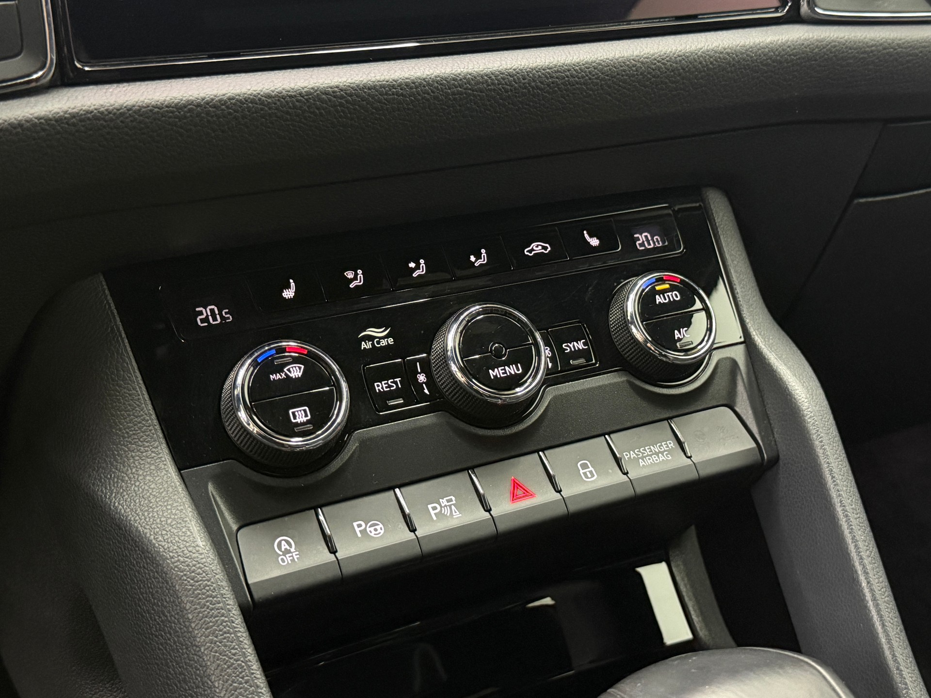 SKODA Kodiaq 2.0 TDI CR Sport Line 4x4 DSG ~AHK~7-PLÄTZER~-image-29