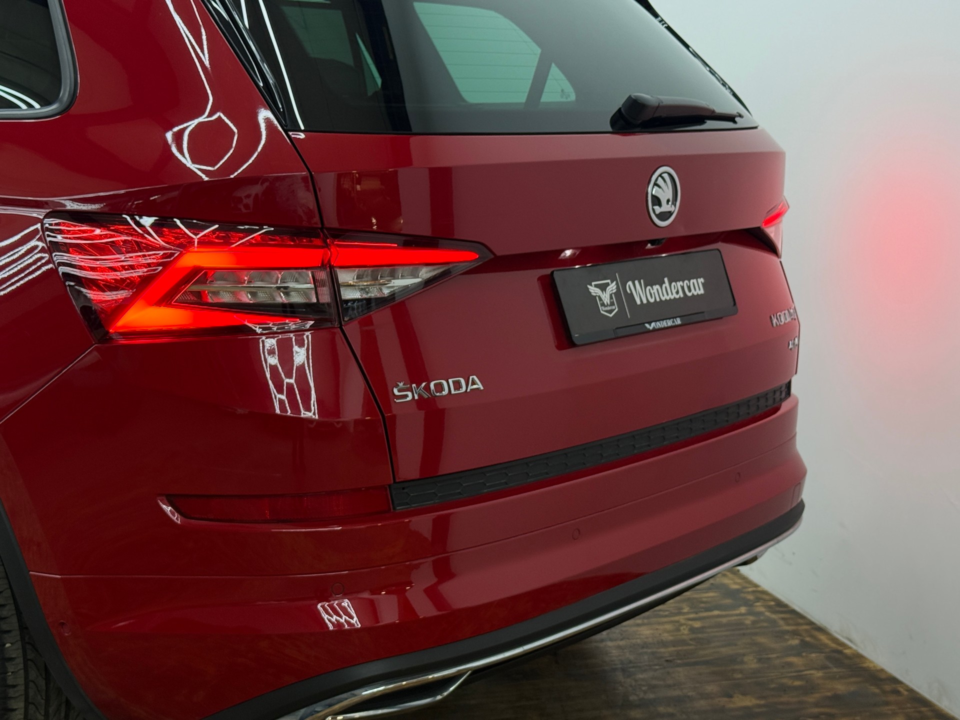SKODA Kodiaq 2.0 TDI CR Sport Line 4x4 DSG ~AHK~7-PLÄTZER~-image-10