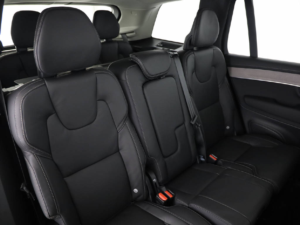 VOLVO XC90 2.0 T8 TE Plus Dark eAWD-image-4