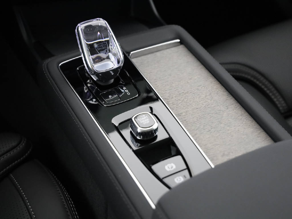 VOLVO XC90 2.0 T8 TE Plus Dark eAWD-image-6