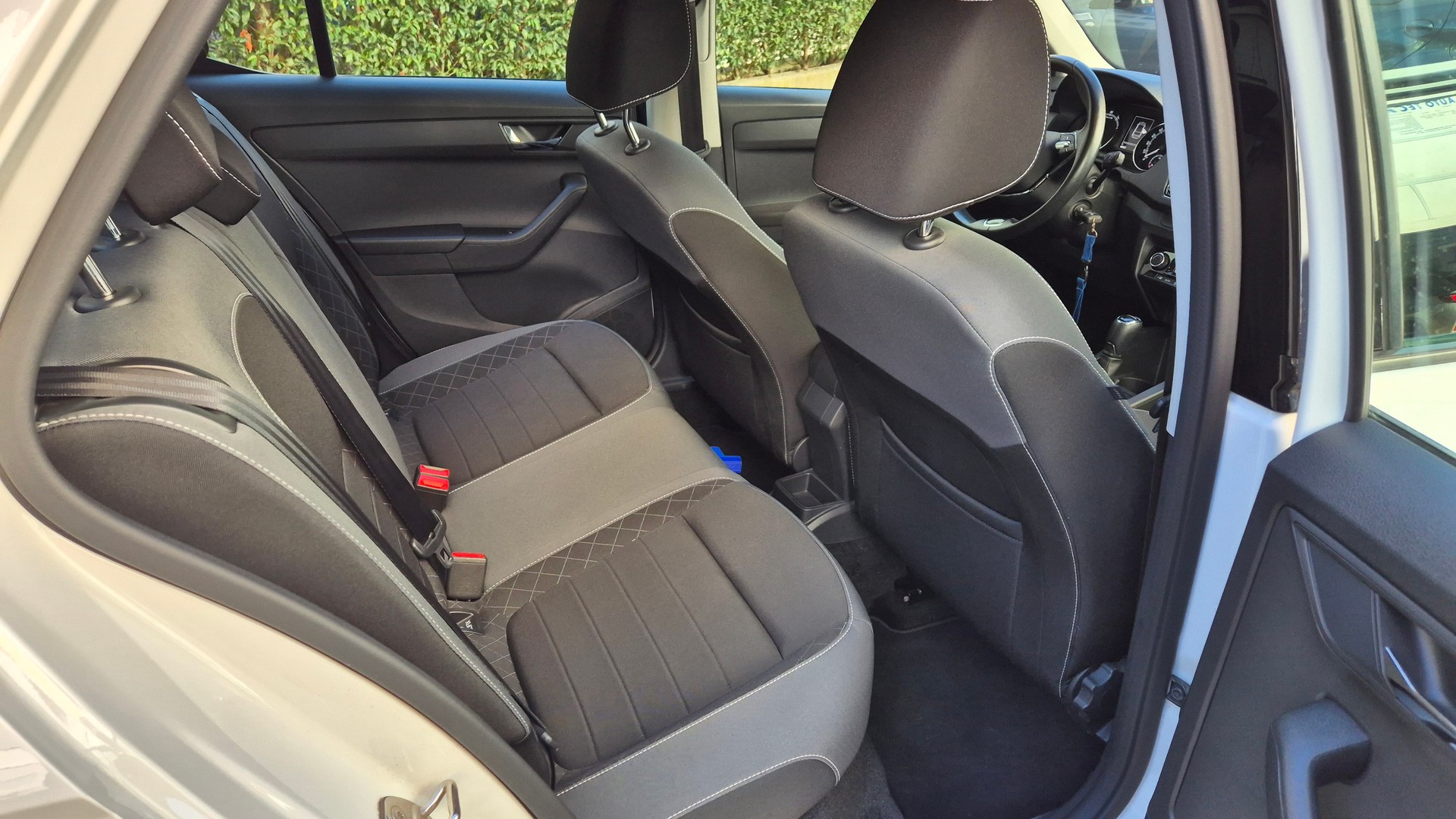 SKODA Fabia 1.0 TSI Ambition DSG-image-5