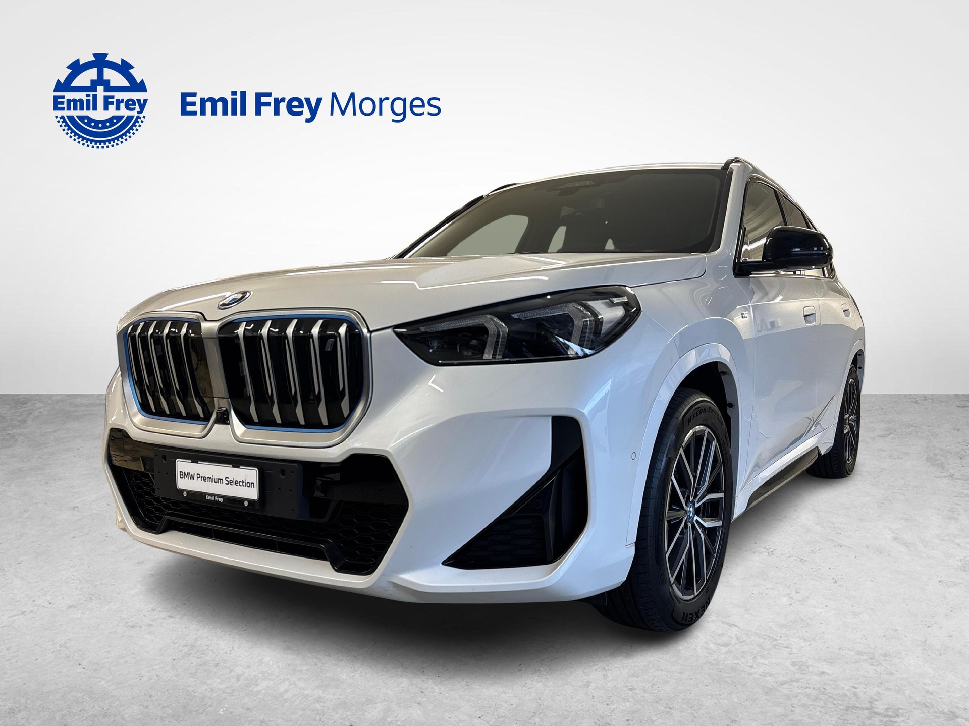 BMW iX1 30 xDrive-image-6