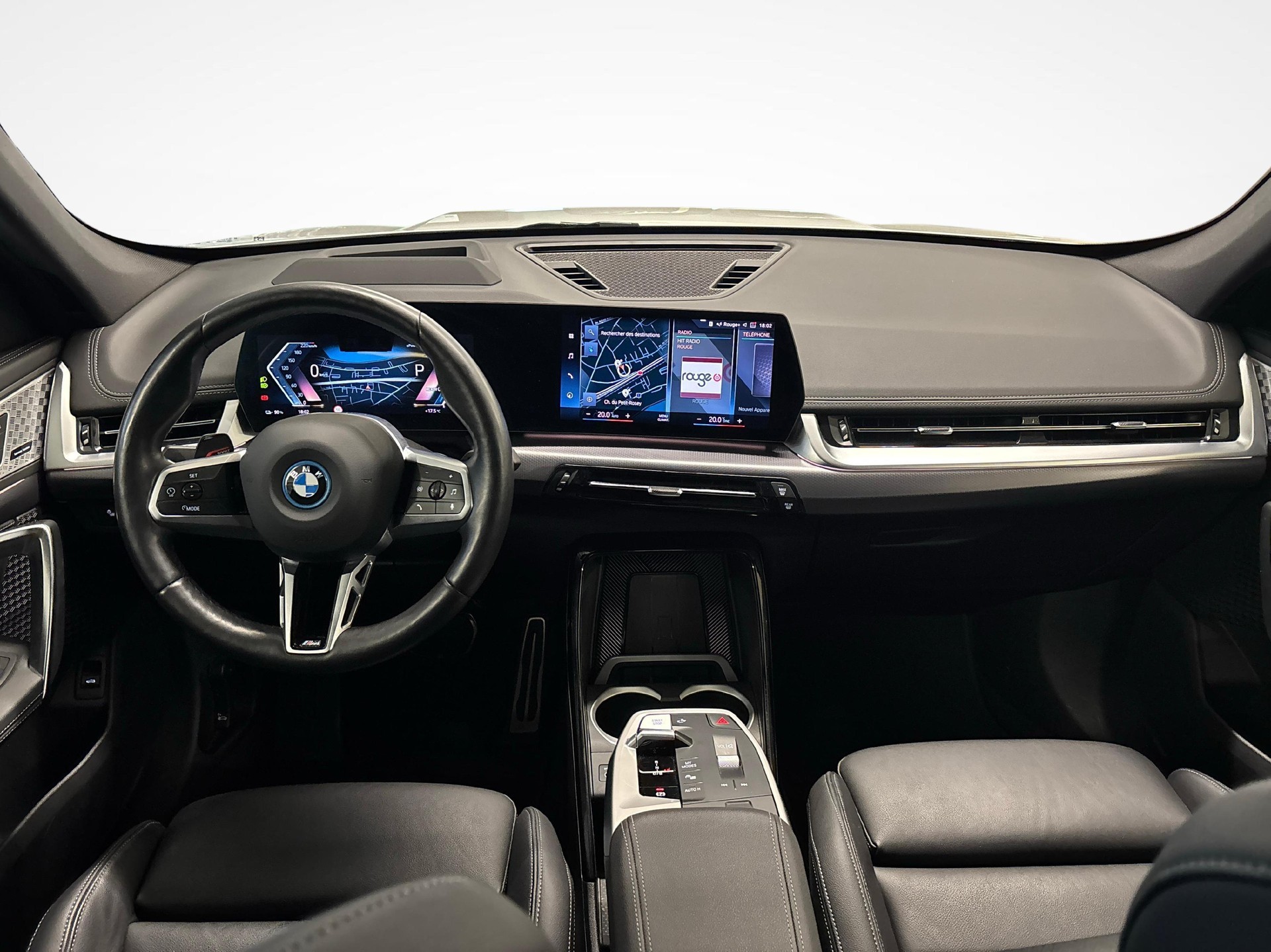 BMW iX1 30 xDrive-image-11