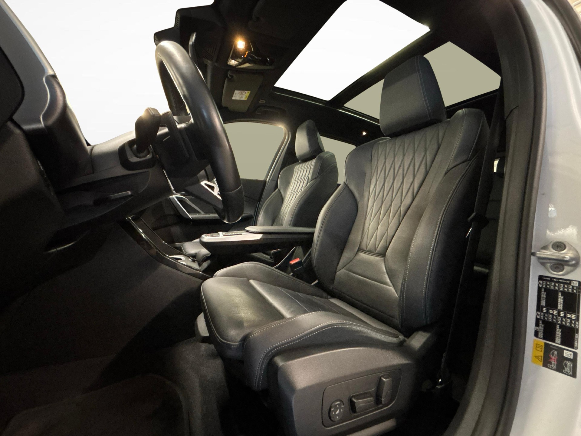 BMW iX1 30 xDrive-image-9