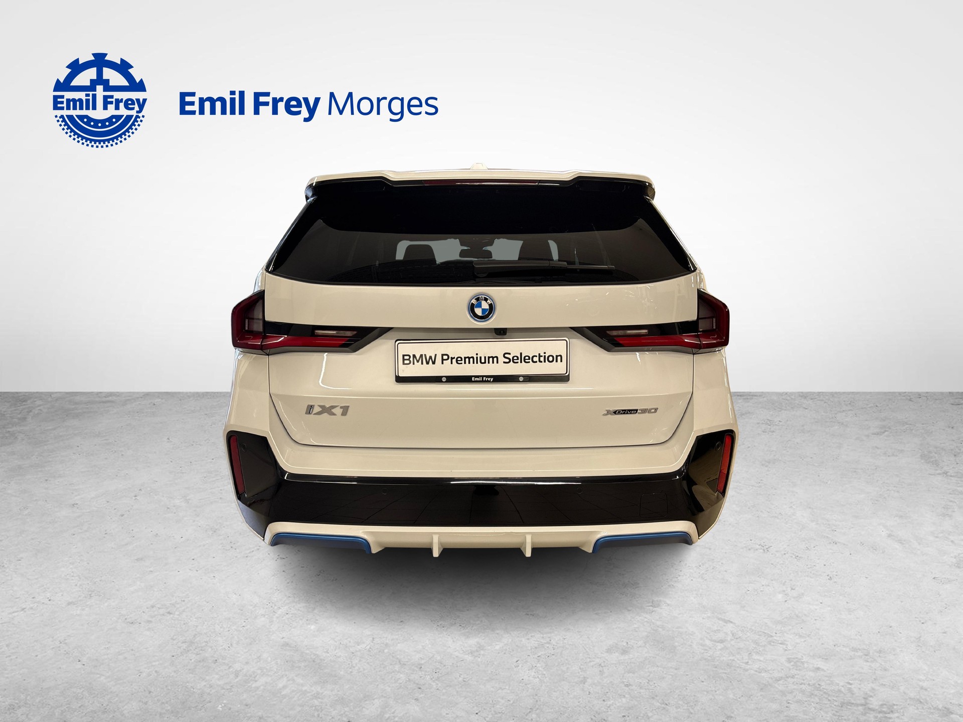 BMW iX1 30 xDrive-image-3