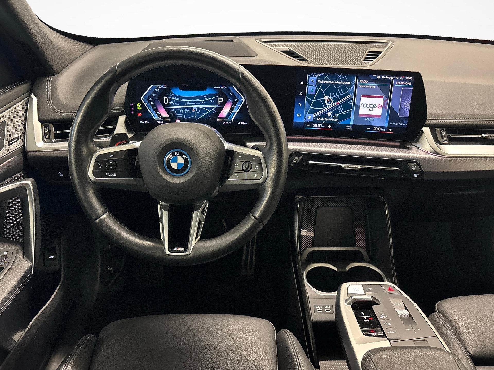 BMW iX1 30 xDrive-image-12