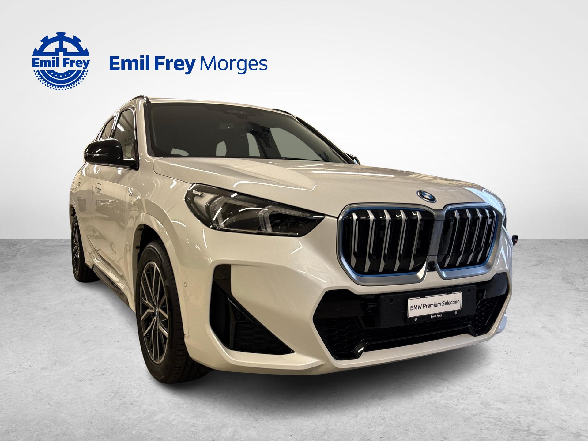 BMW iX1 30 xDrive-image-0