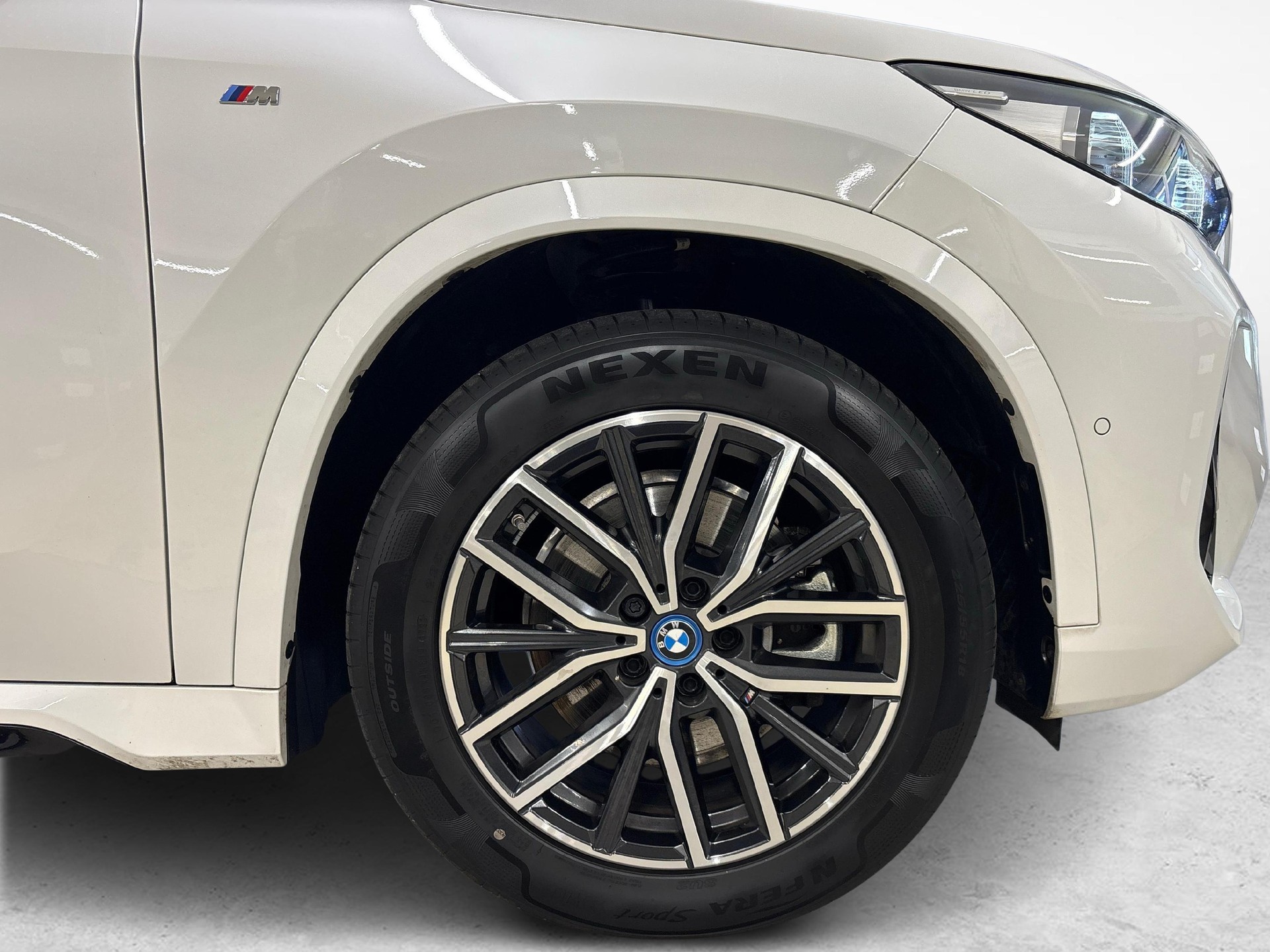 BMW iX1 30 xDrive-image-19
