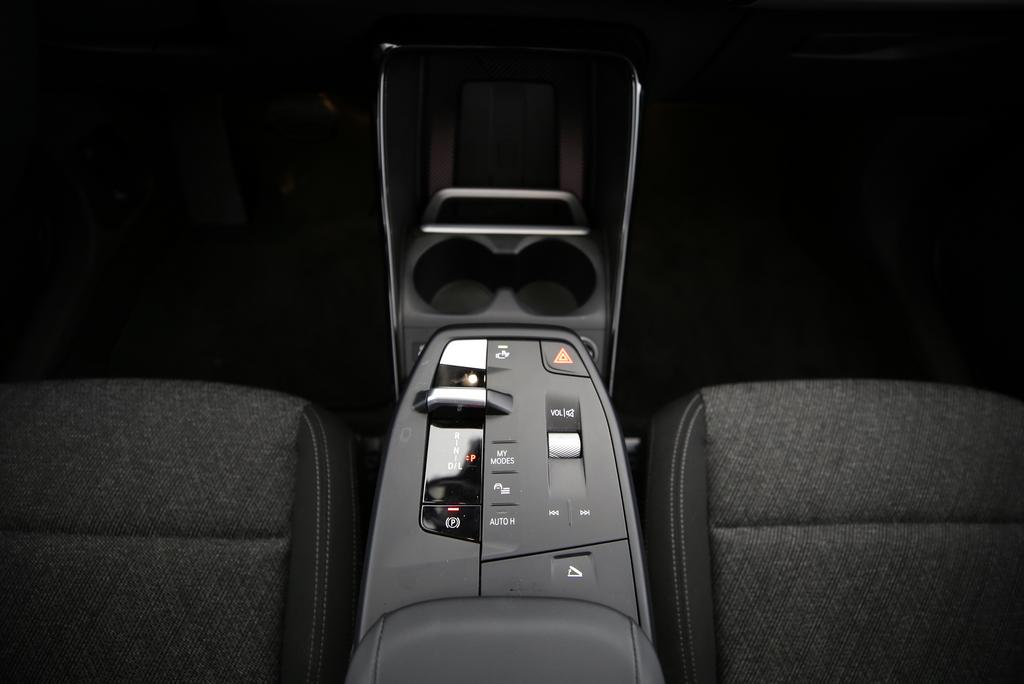BMW 218d Active Tourer-image-11