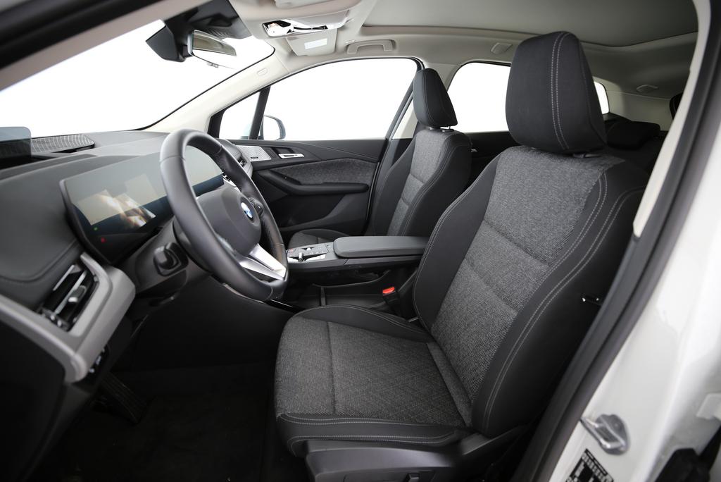 BMW 218d Active Tourer-image-2