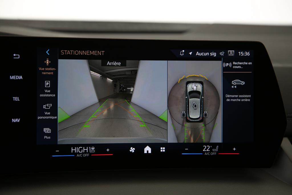 BMW 218d Active Tourer-image-9