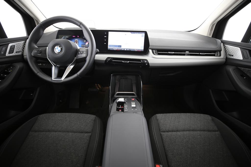 BMW 218d Active Tourer-image-4