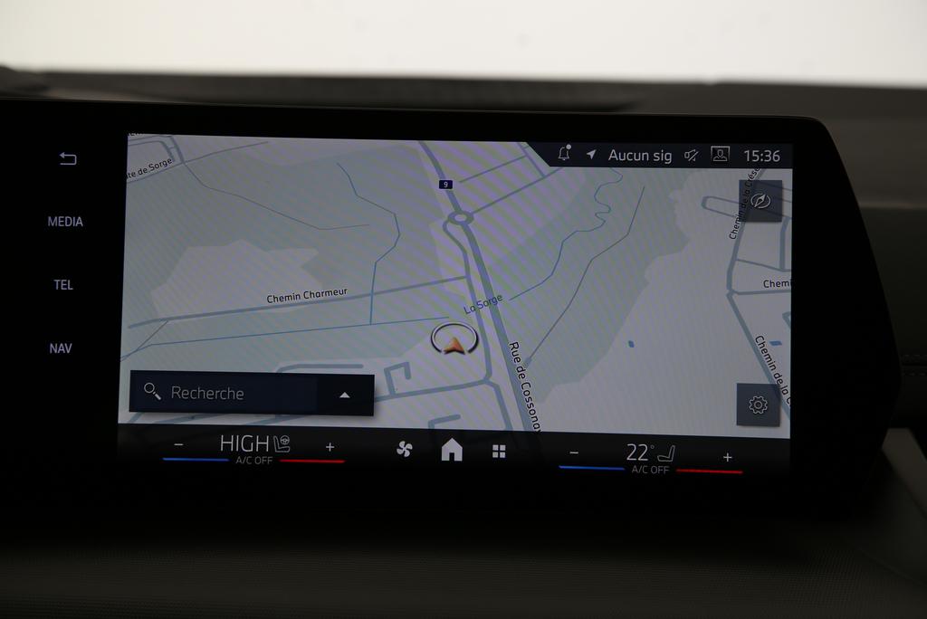 BMW 218d Active Tourer-image-8