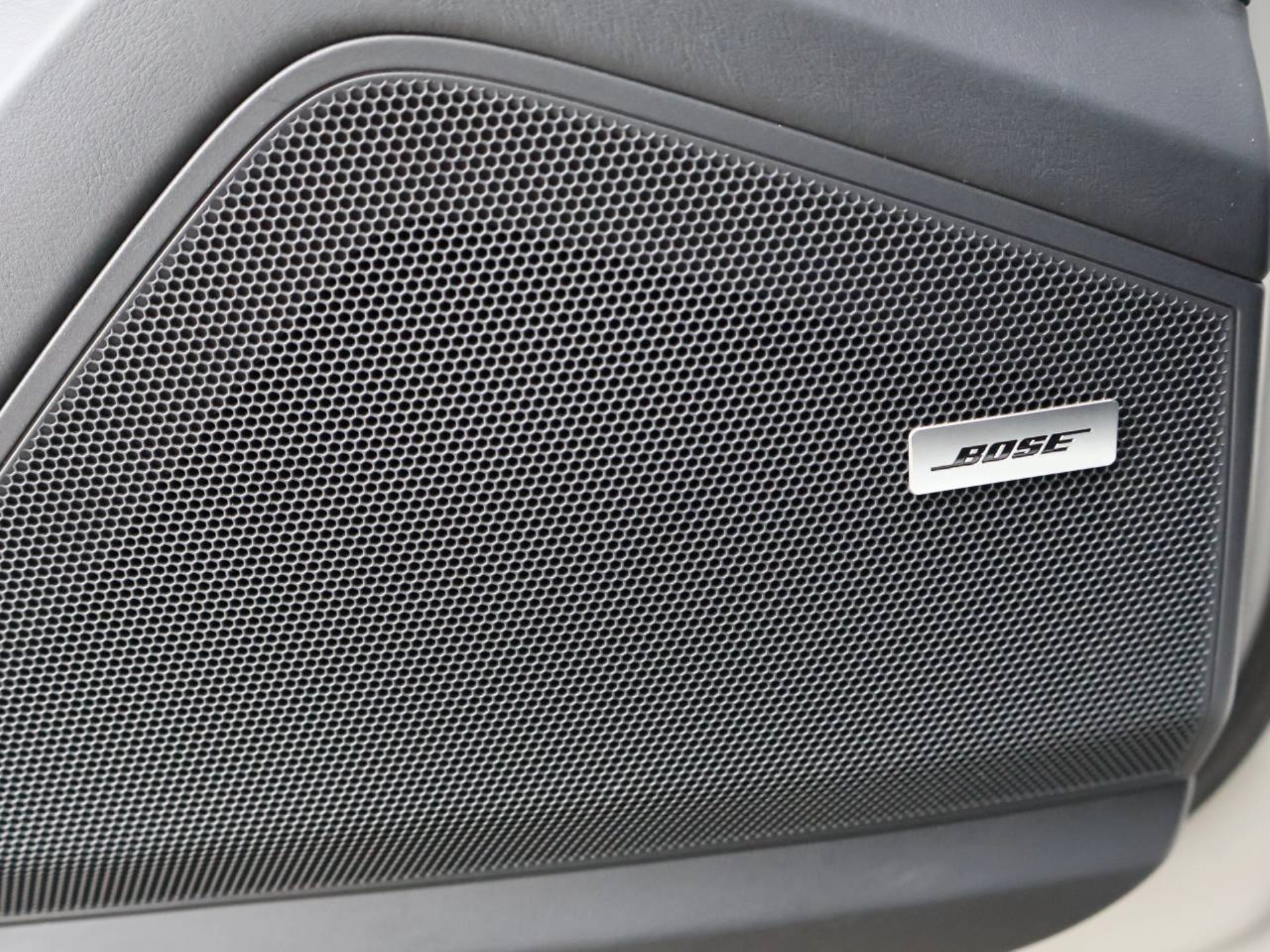 PORSCHE Cayenne S-image-32