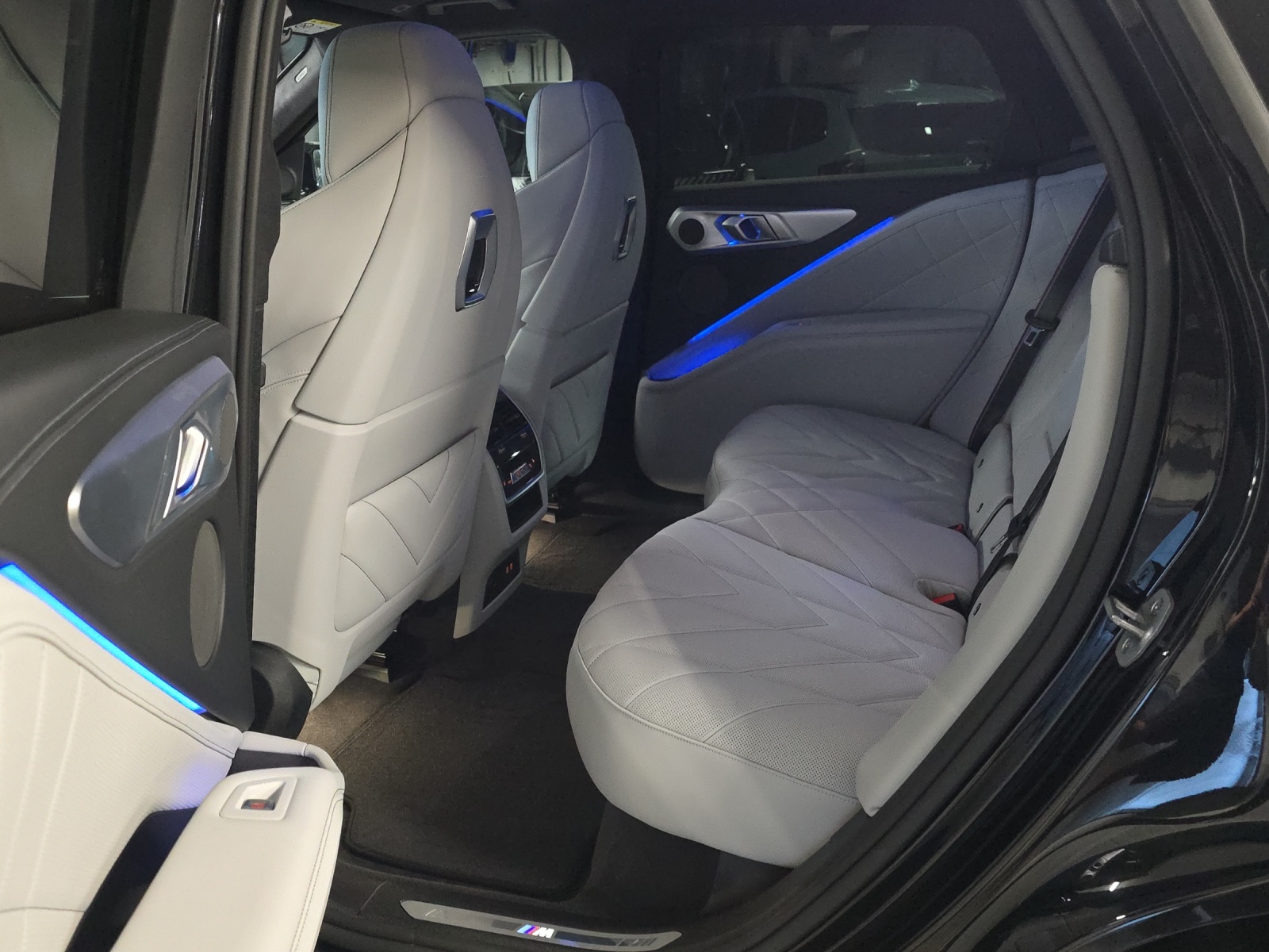 BMW XM xDrive 50e PHEV Steptronic-image-19
