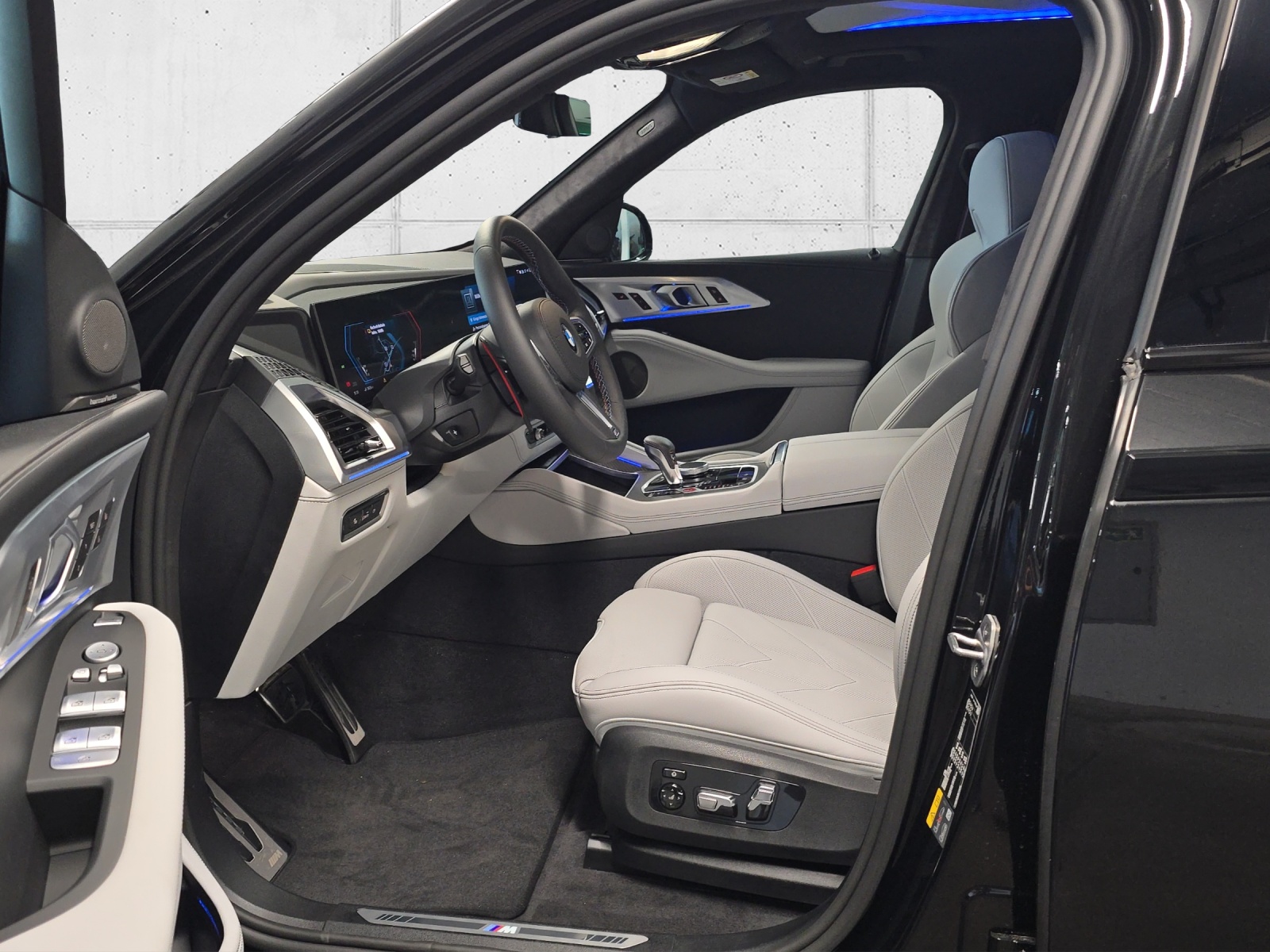 BMW XM xDrive 50e PHEV Steptronic-image-9