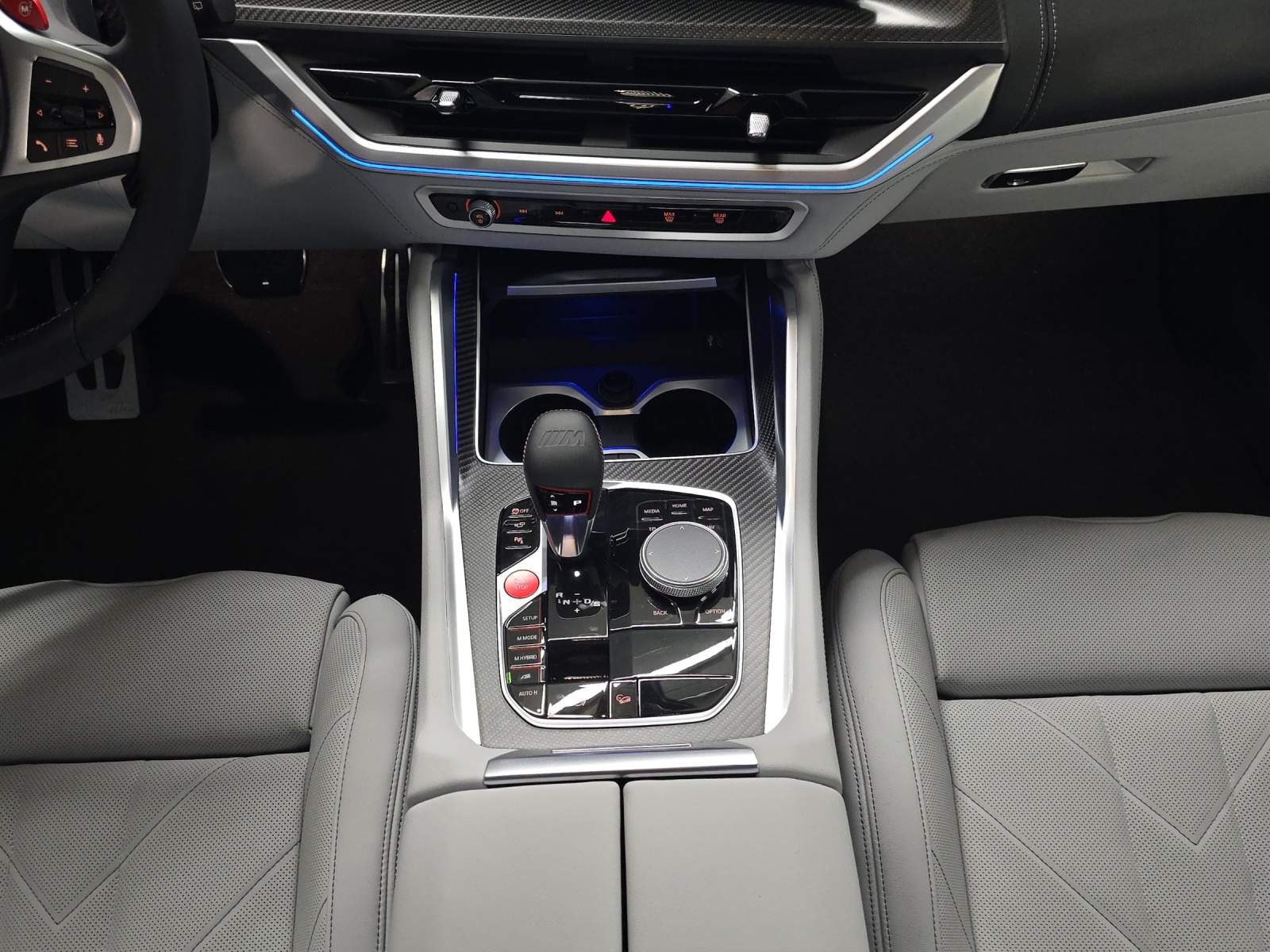 BMW XM xDrive 50e PHEV Steptronic-image-15