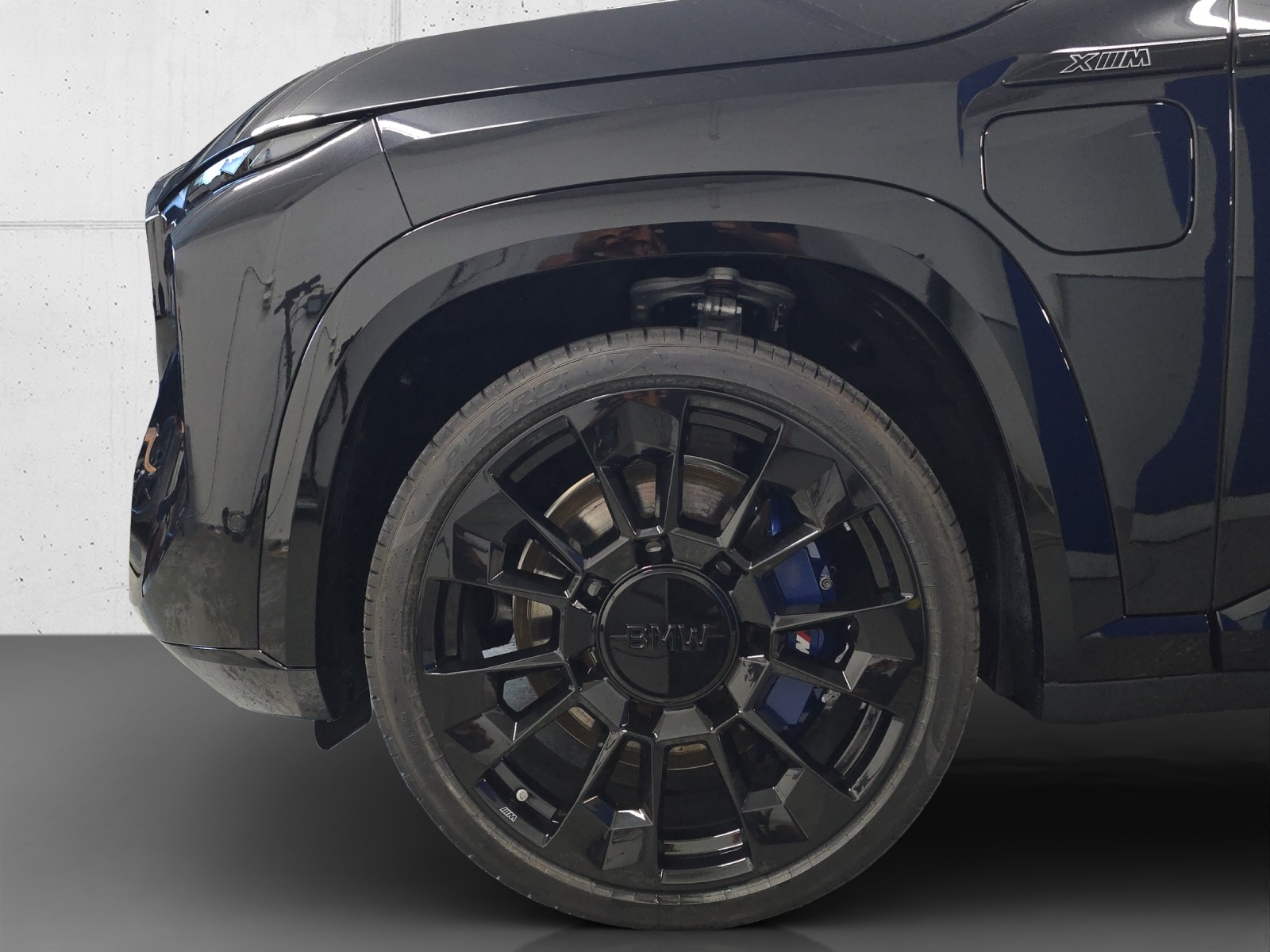 BMW XM xDrive 50e PHEV Steptronic-image-8