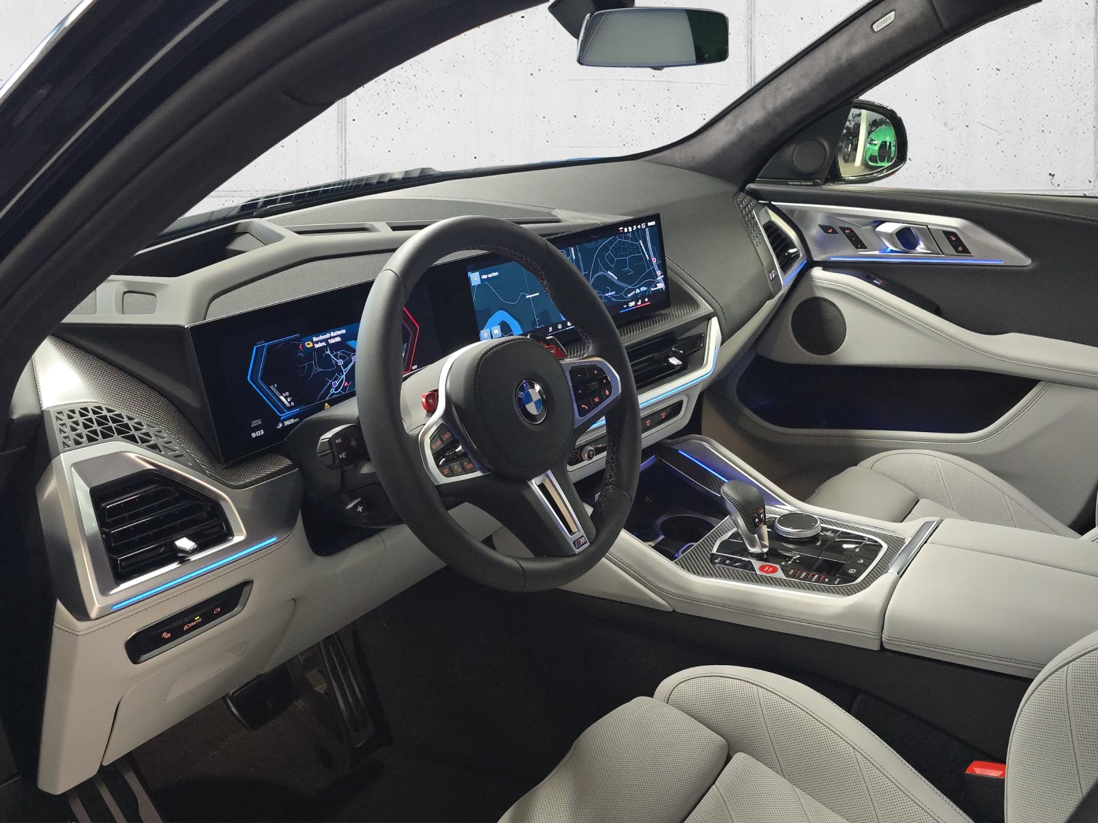 BMW XM xDrive 50e PHEV Steptronic-image-11