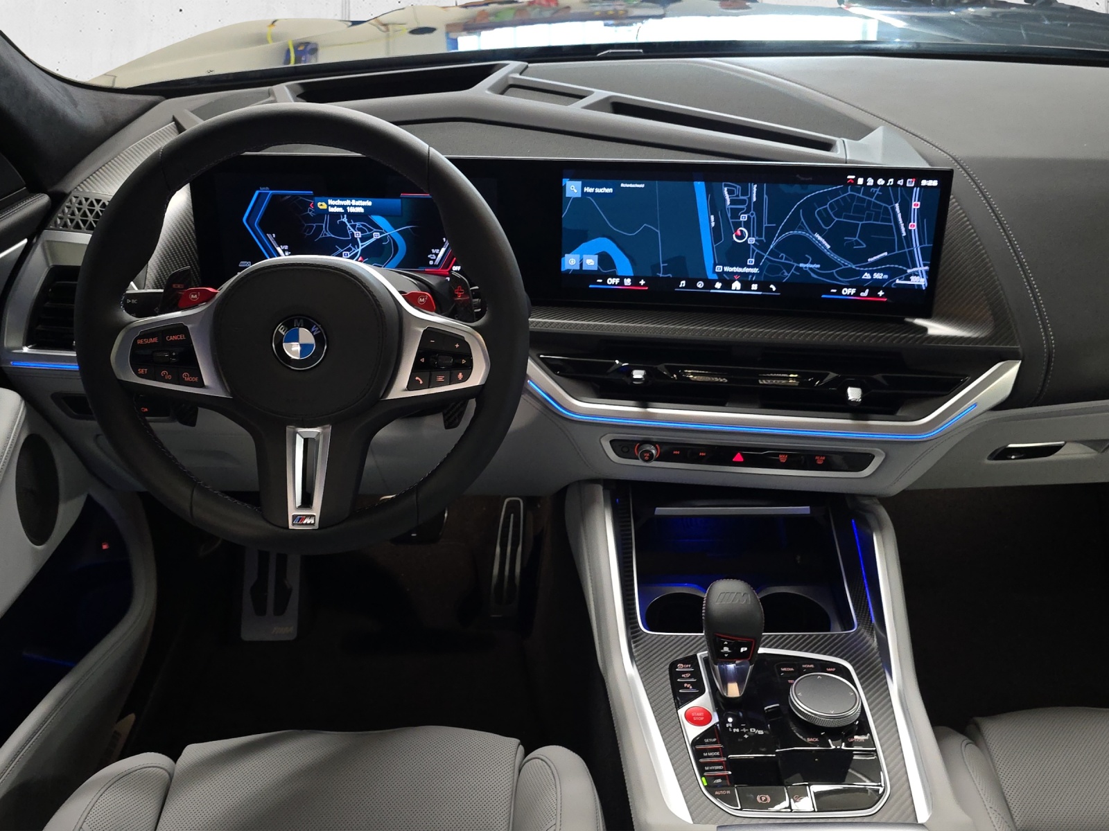 BMW XM xDrive 50e PHEV Steptronic-image-12