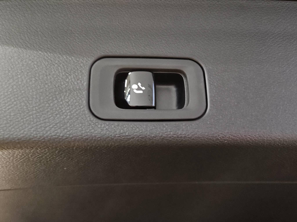 MERCEDES-BENZ GLC 400 4Matic with EQ Technology-image-17