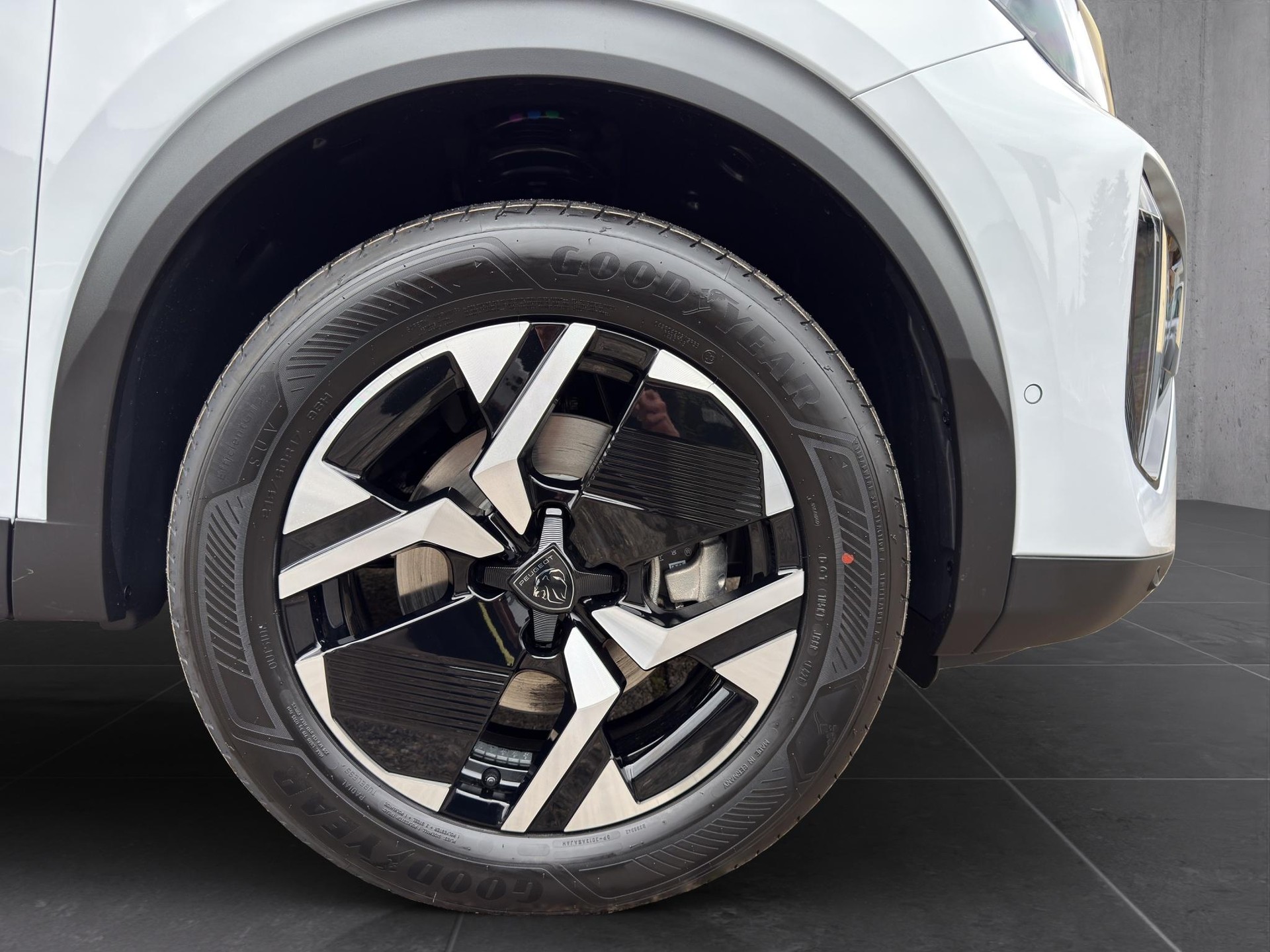 PEUGEOT 2008 1.2 Hybrid 145 GT-image-17