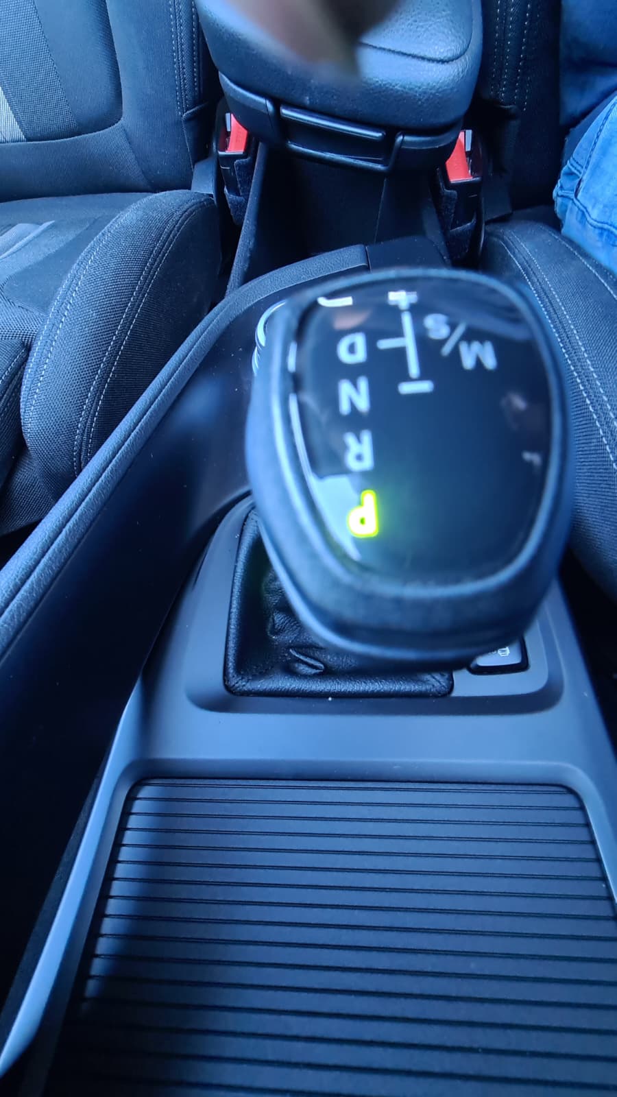 BMW X1 xDrive 25e Steptronic ** Teil-Leder ** Navi mit RF-kamera ** H.Up Display ** Sitzheizung **-image-12