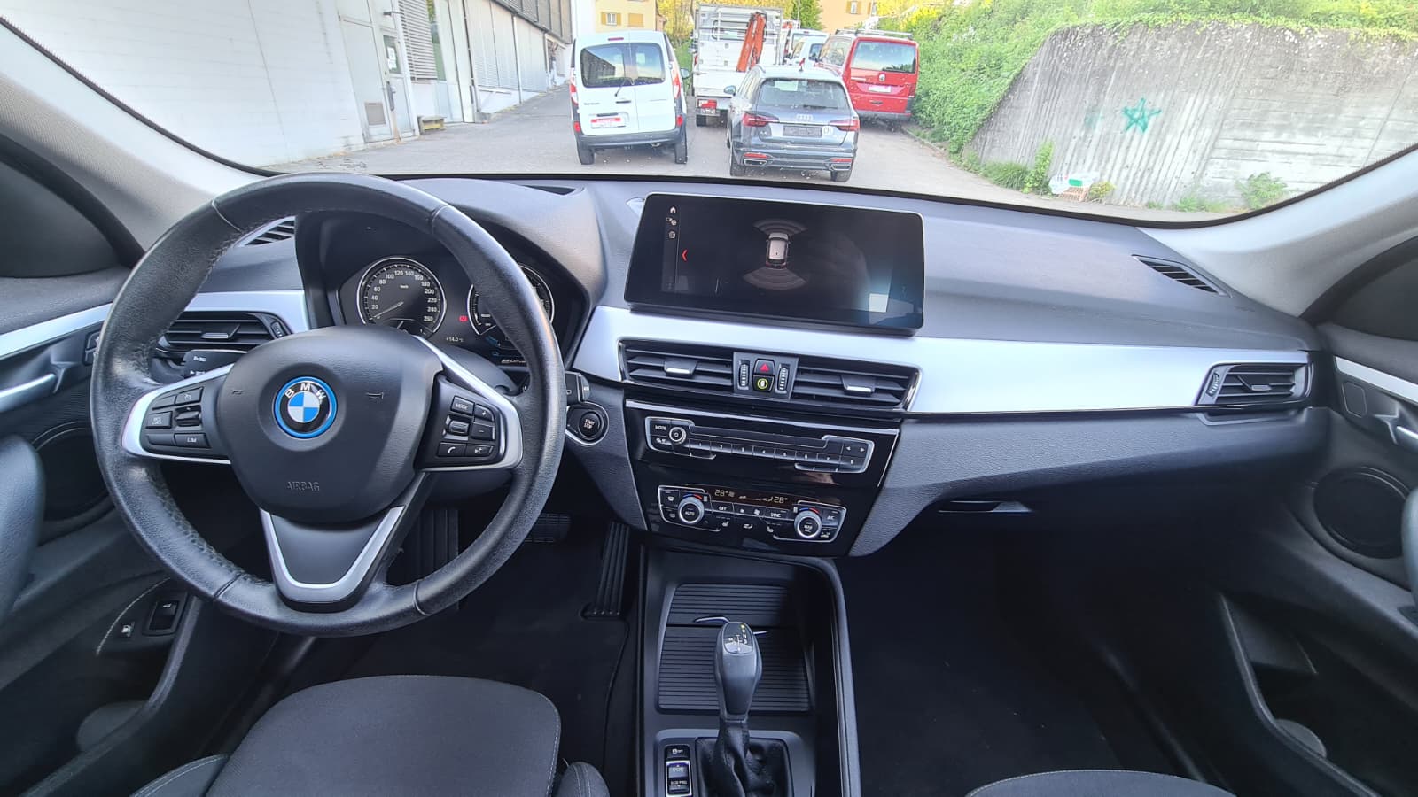 BMW X1 xDrive 25e Steptronic ** Teil-Leder ** Navi mit RF-kamera ** H.Up Display ** Sitzheizung **-image-13