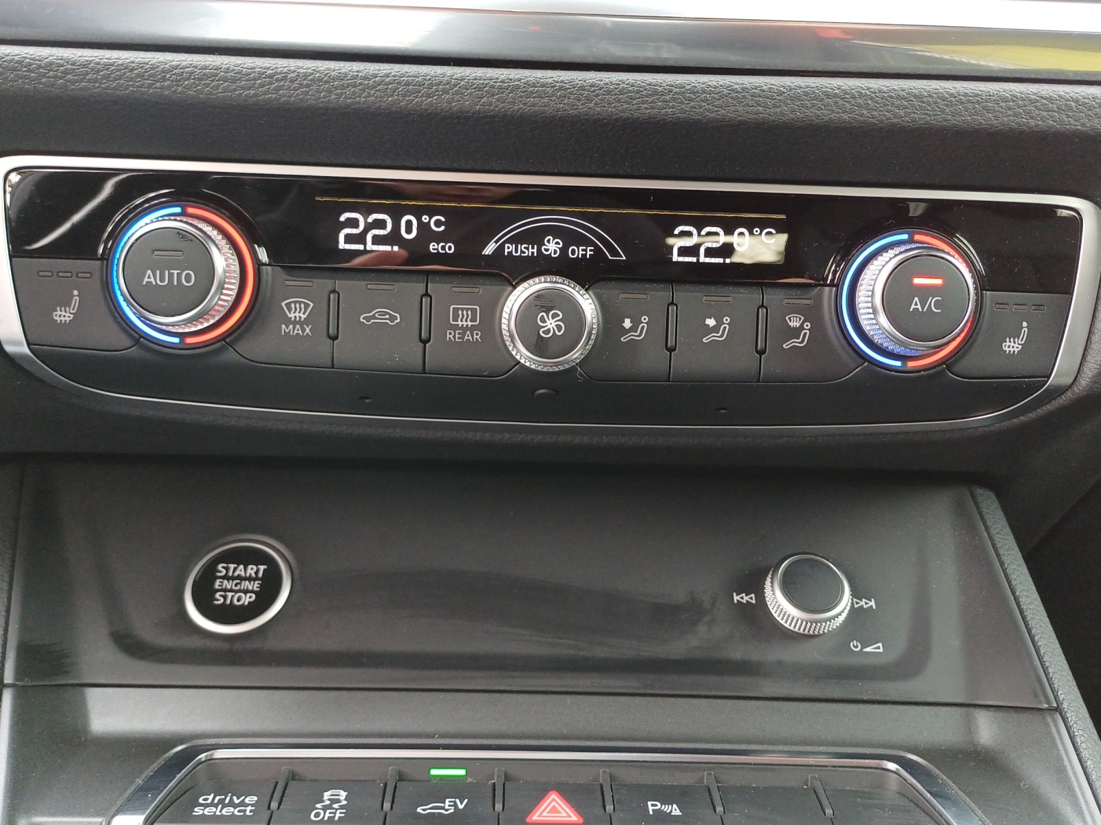 AUDI Q3 Sportback 45 TFSI e S line Attraction S-tronic-image-15