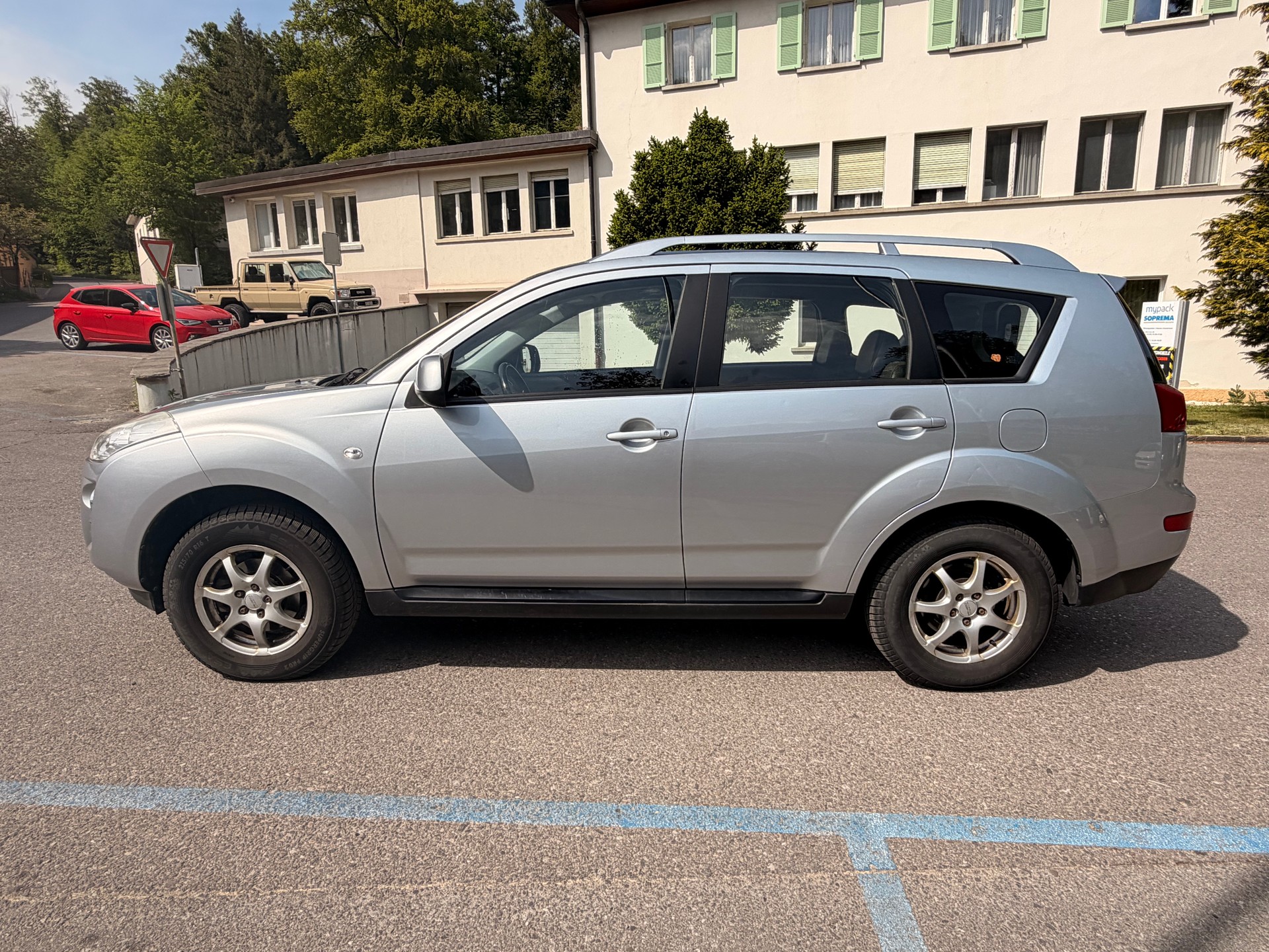 PEUGEOT 4007 2.4 Platinum Edition CVT-image-2