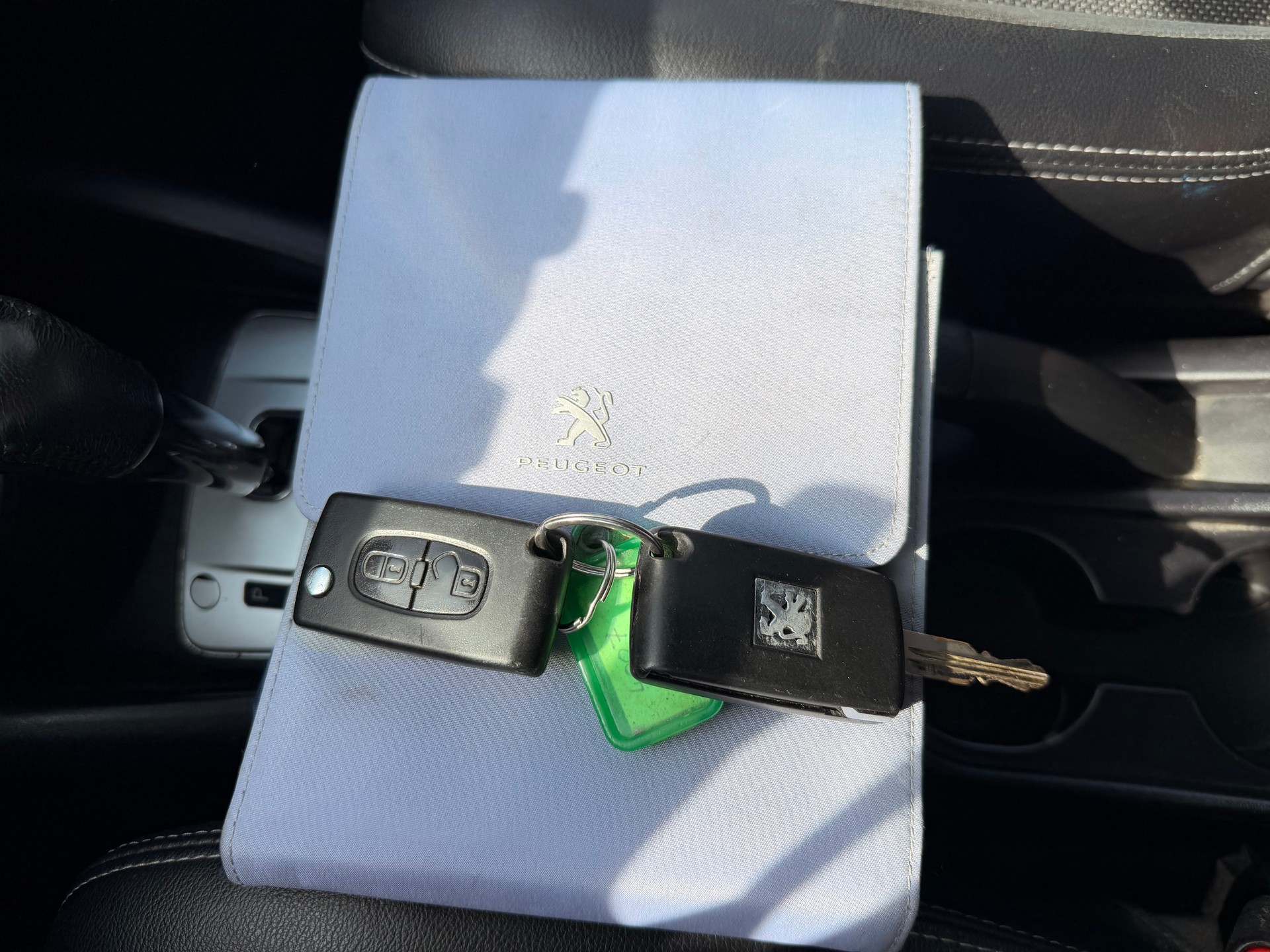 PEUGEOT 4007 2.4 Platinum Edition CVT-image-28