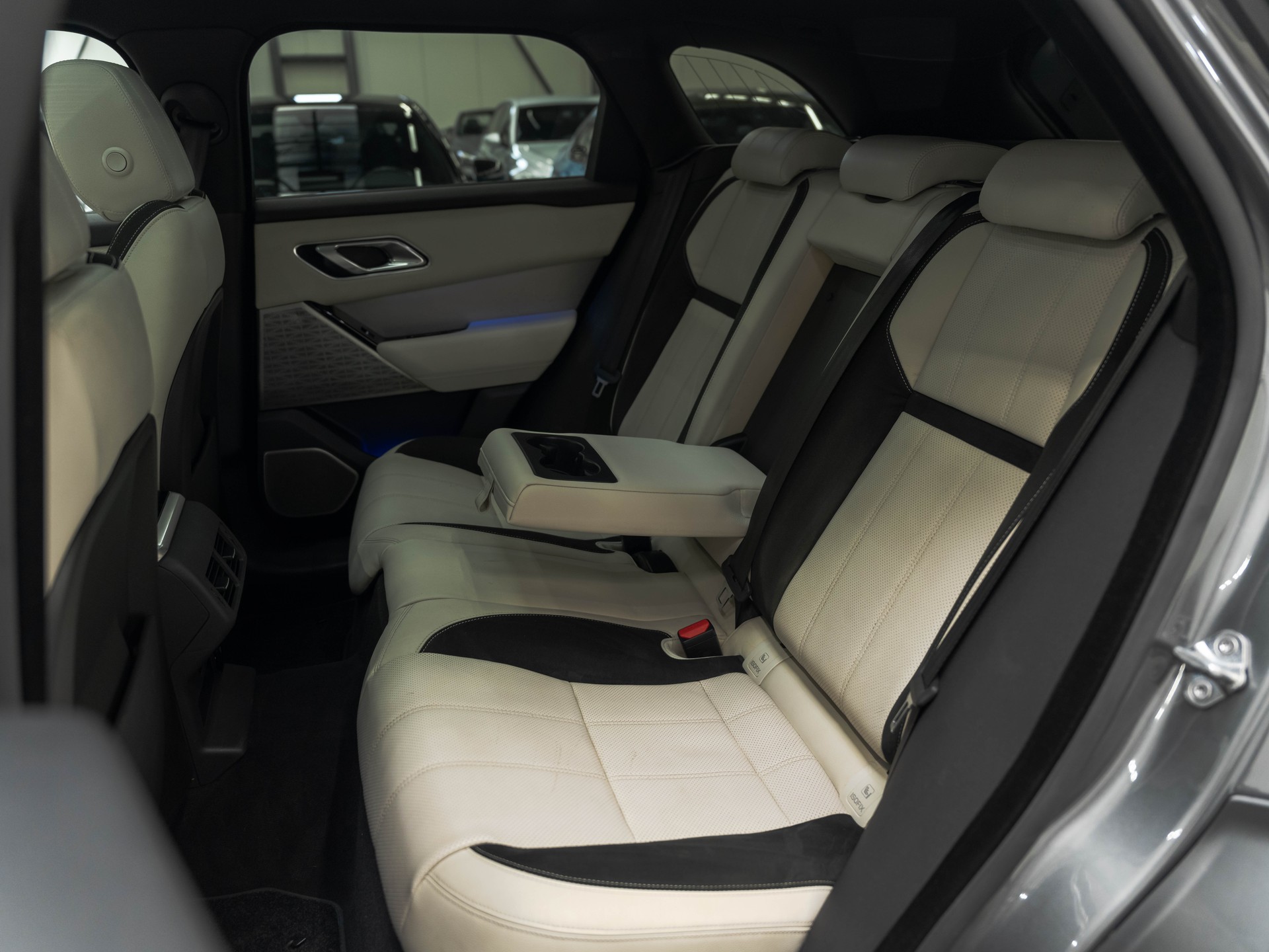 LAND ROVER Range Rover Velar R-Dynamic P 380 SE Automatic-image-12
