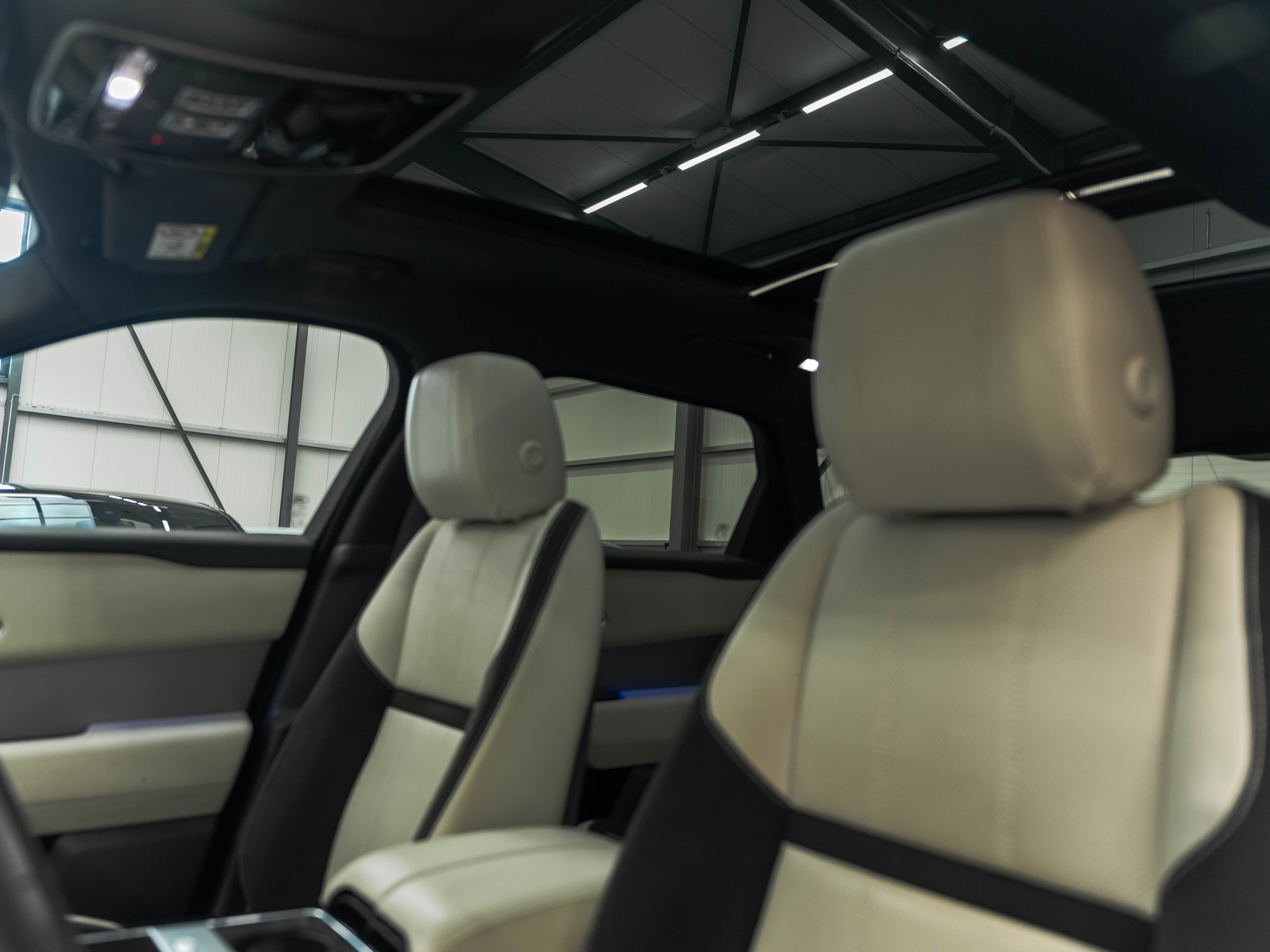 LAND ROVER Range Rover Velar R-Dynamic P 380 SE Automatic-image-10