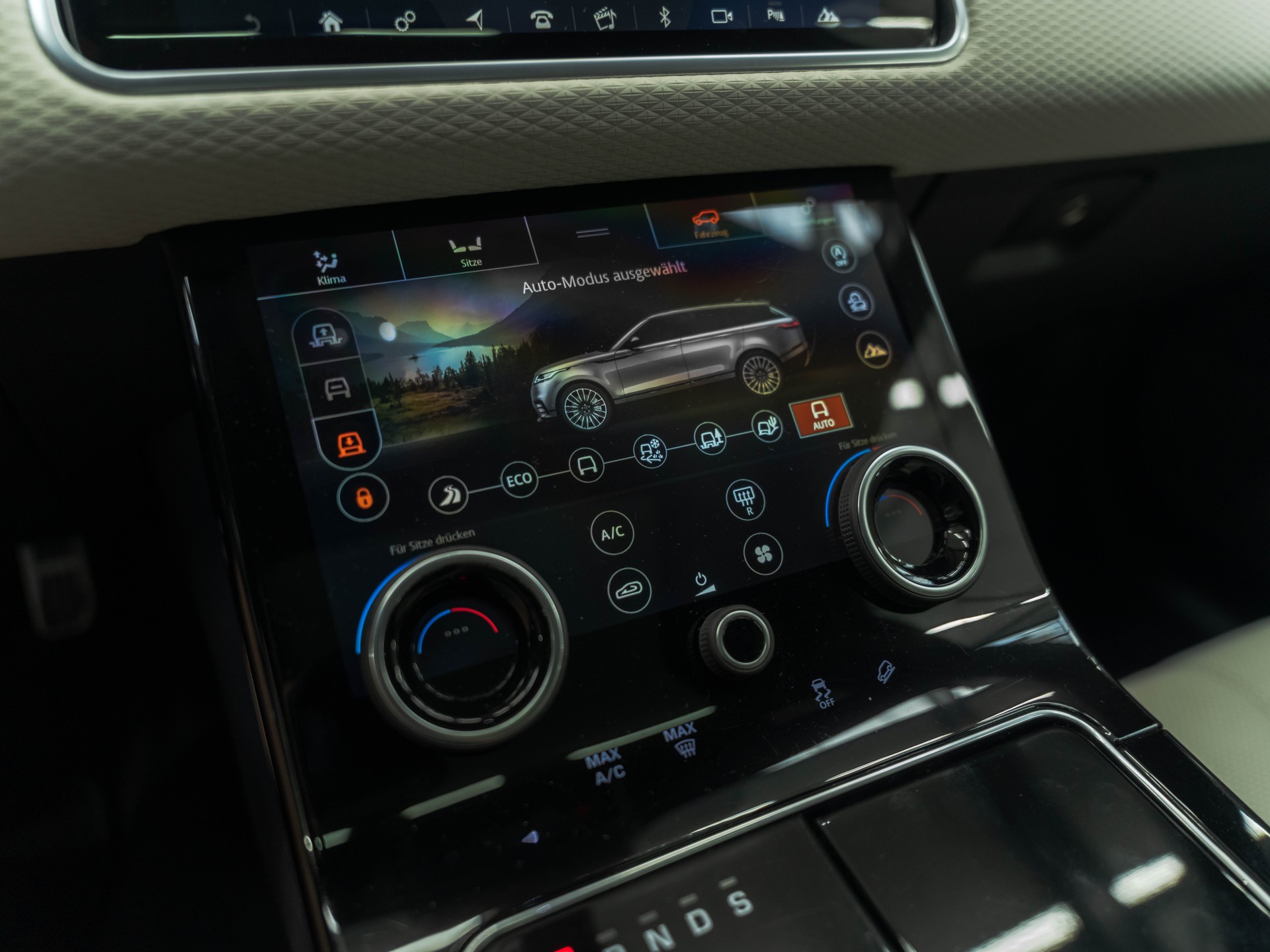 LAND ROVER Range Rover Velar R-Dynamic P 380 SE Automatic-image-26