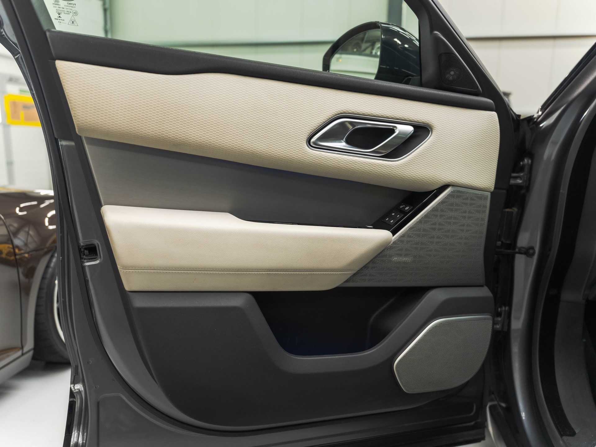 LAND ROVER Range Rover Velar R-Dynamic P 380 SE Automatic-image-19