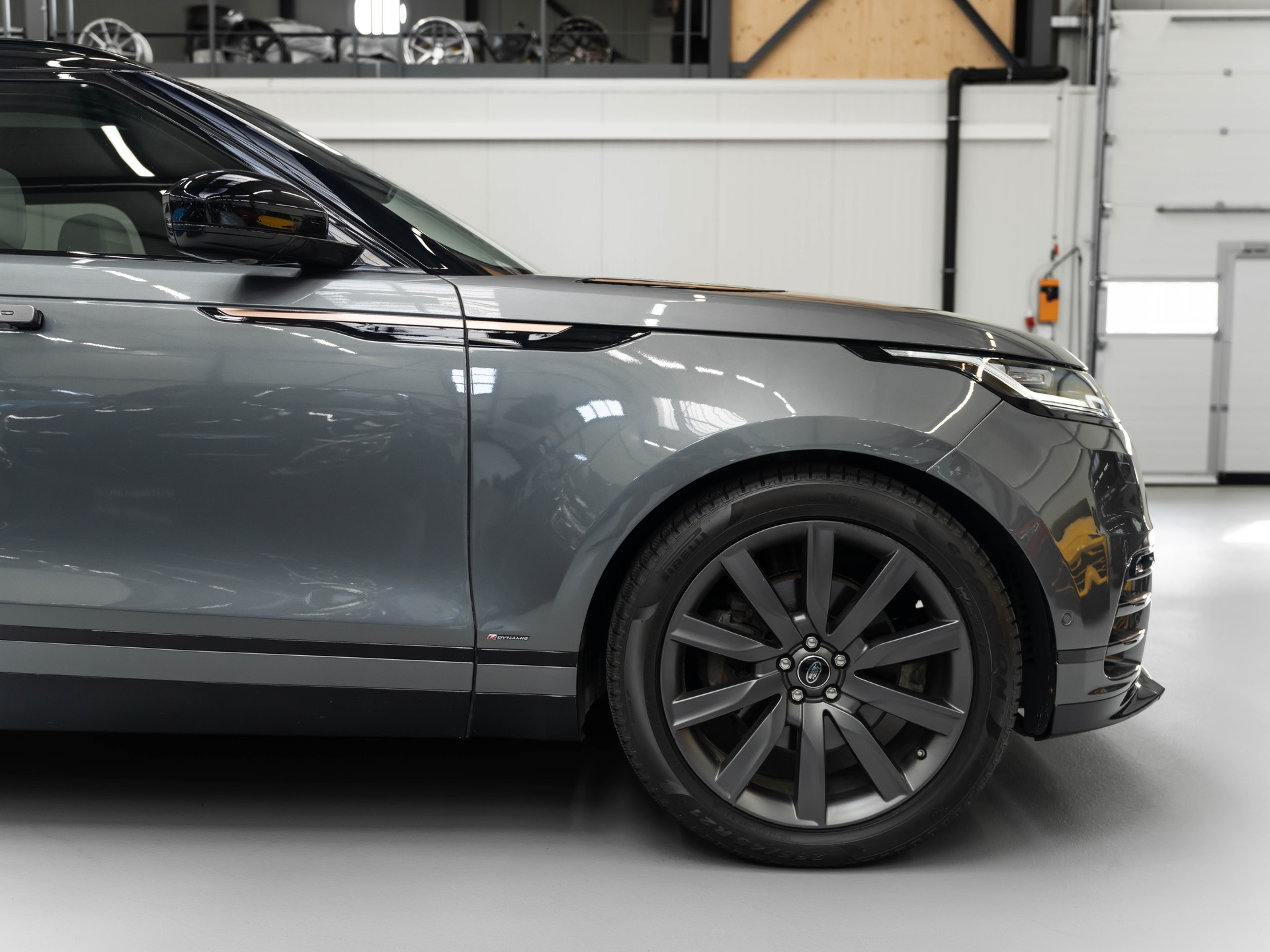 LAND ROVER Range Rover Velar R-Dynamic P 380 SE Automatic-image-17