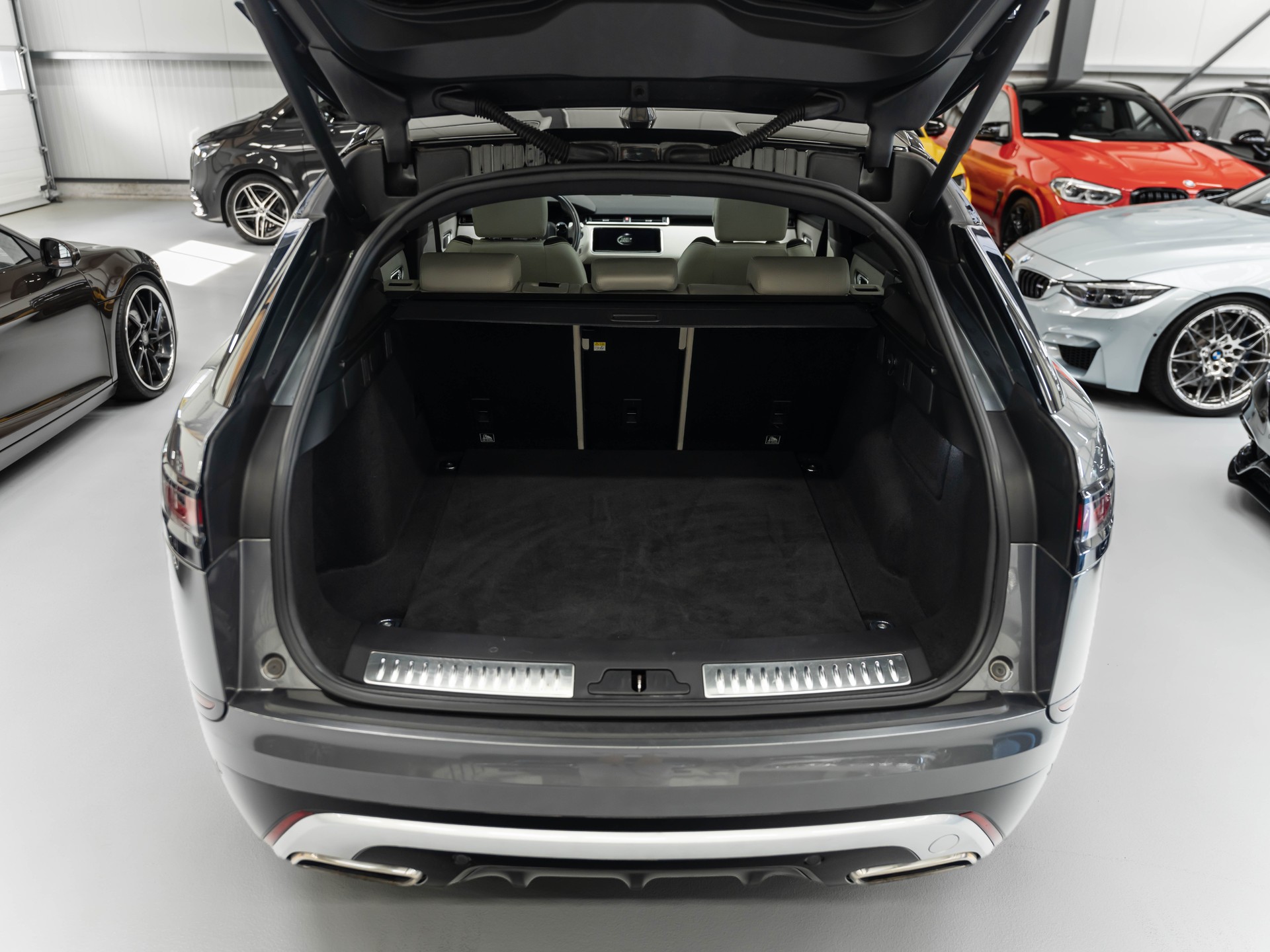 LAND ROVER Range Rover Velar R-Dynamic P 380 SE Automatic-image-30