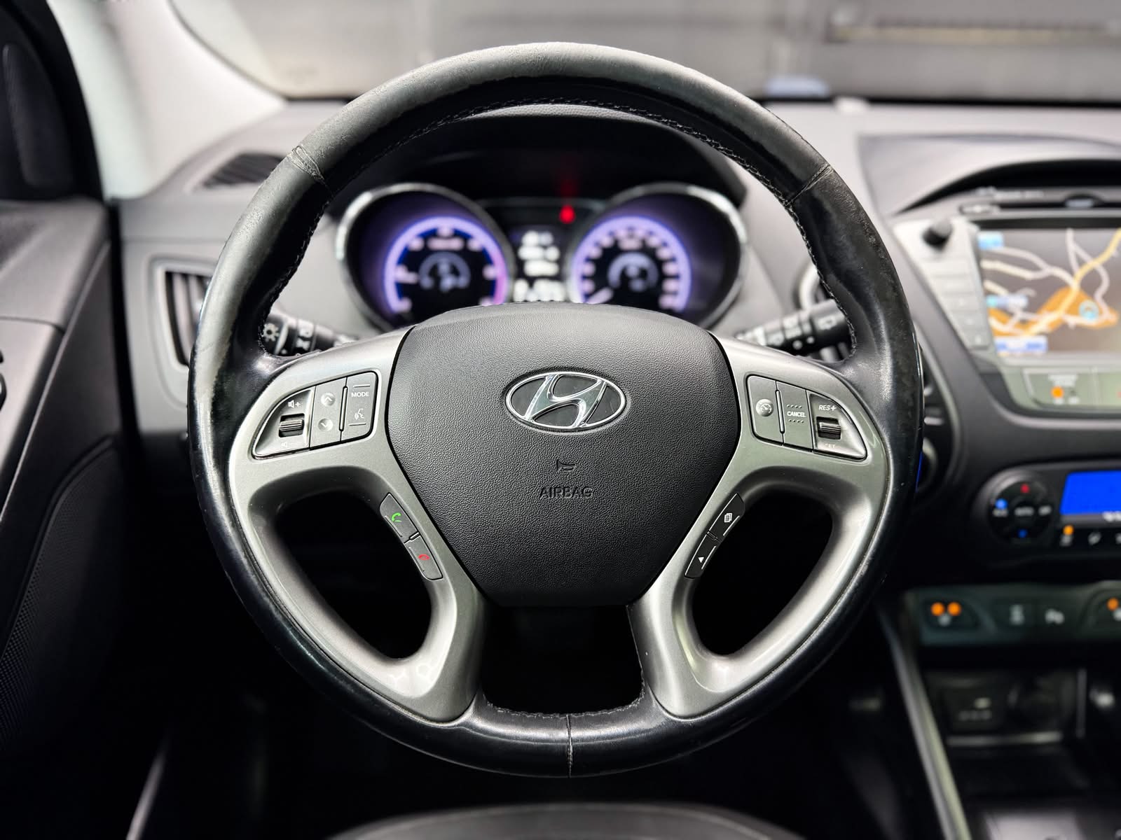 HYUNDAI iX 35 2.0 CRDi Premium 4WD Automatic-image-9
