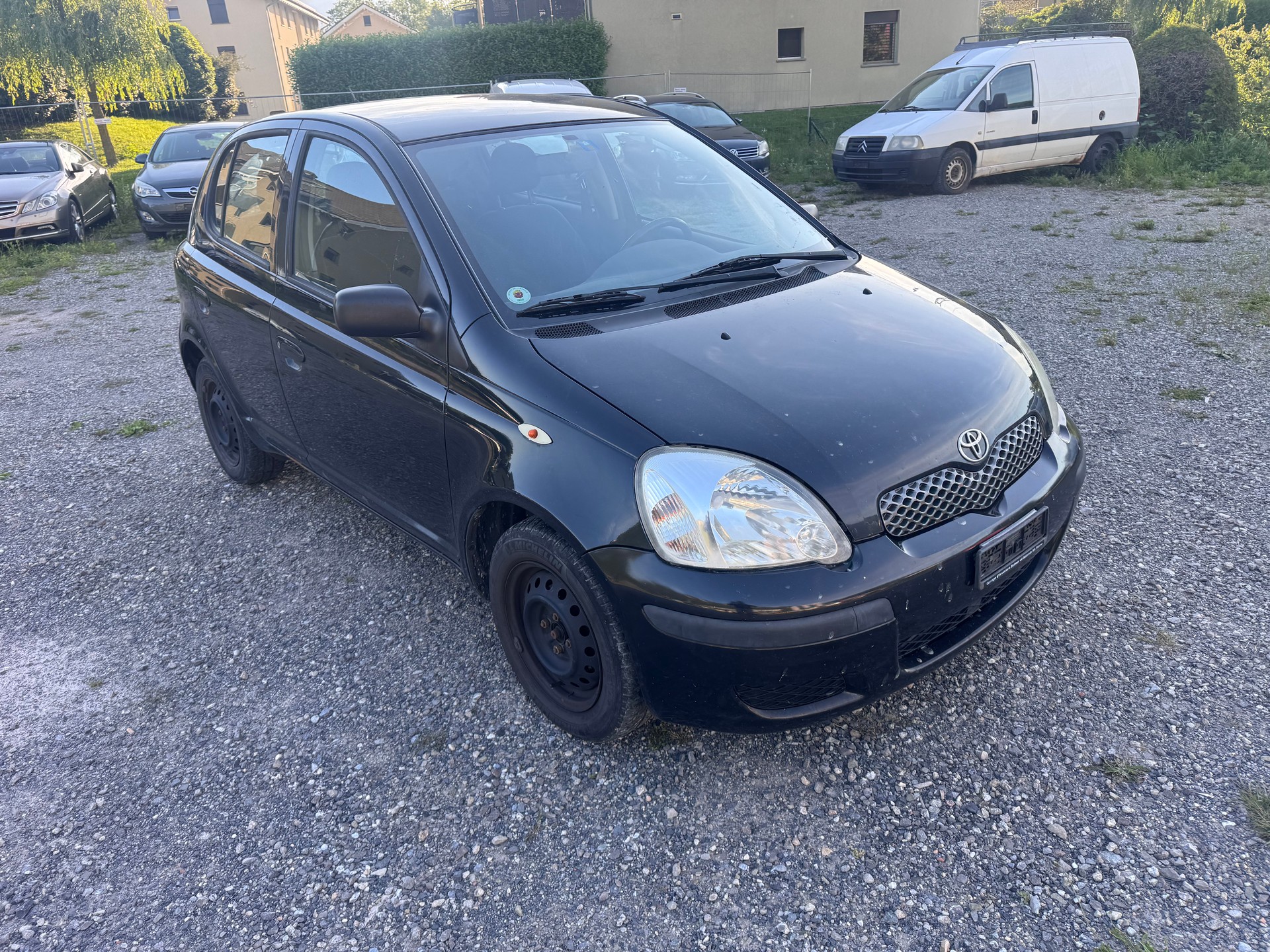 TOYOTA Yaris 1.0 Linea Luna-image-2